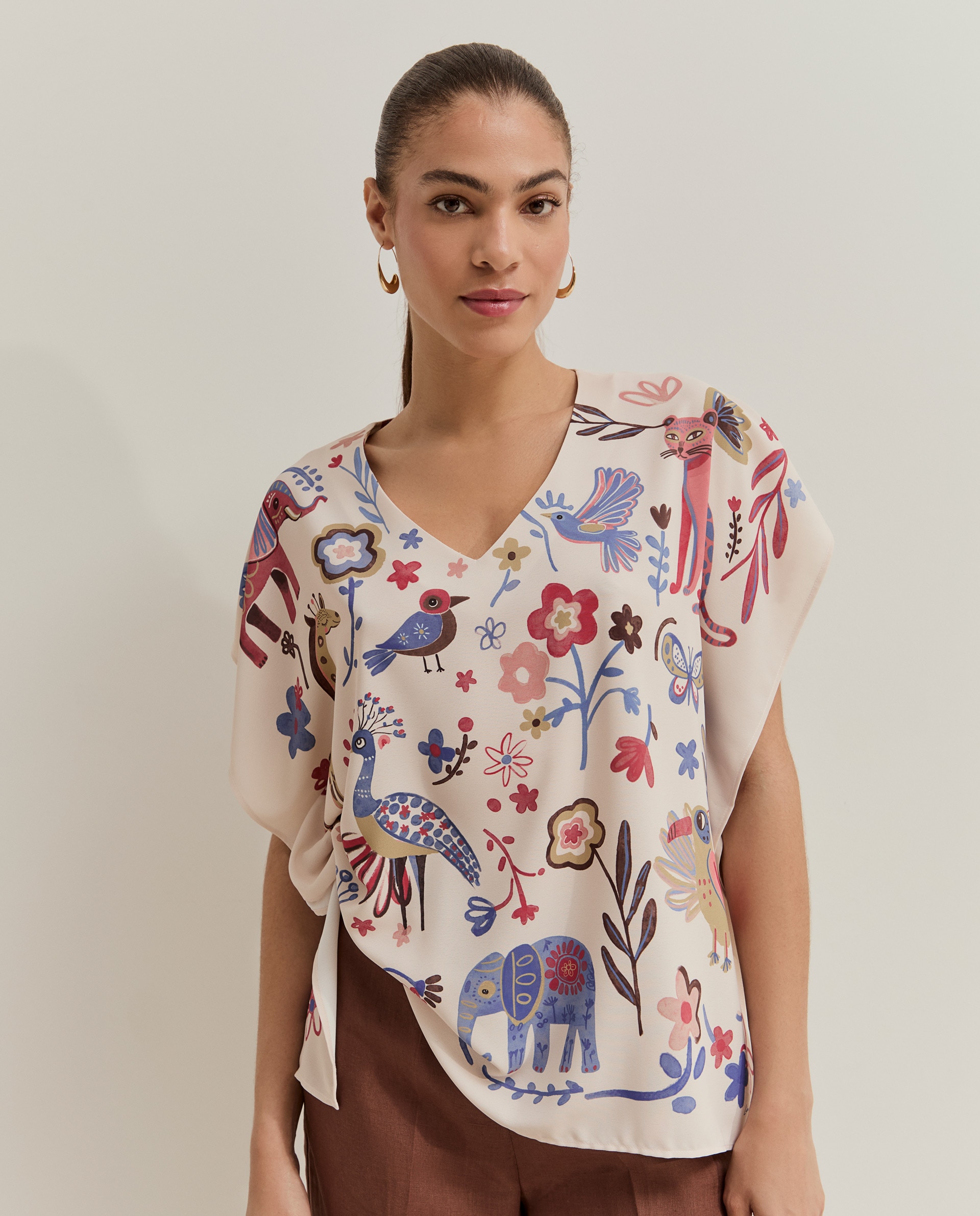 Blusa Poncho com Estampado Bege-4