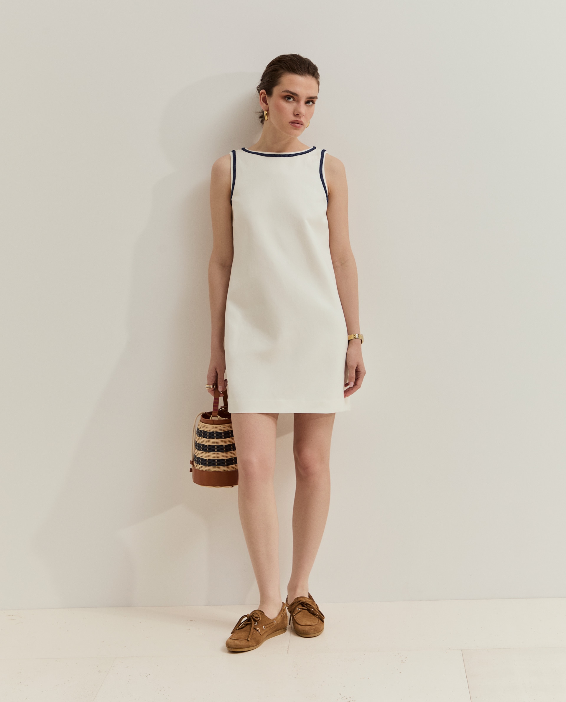 Vestido Curto sem Mangas Branco-2