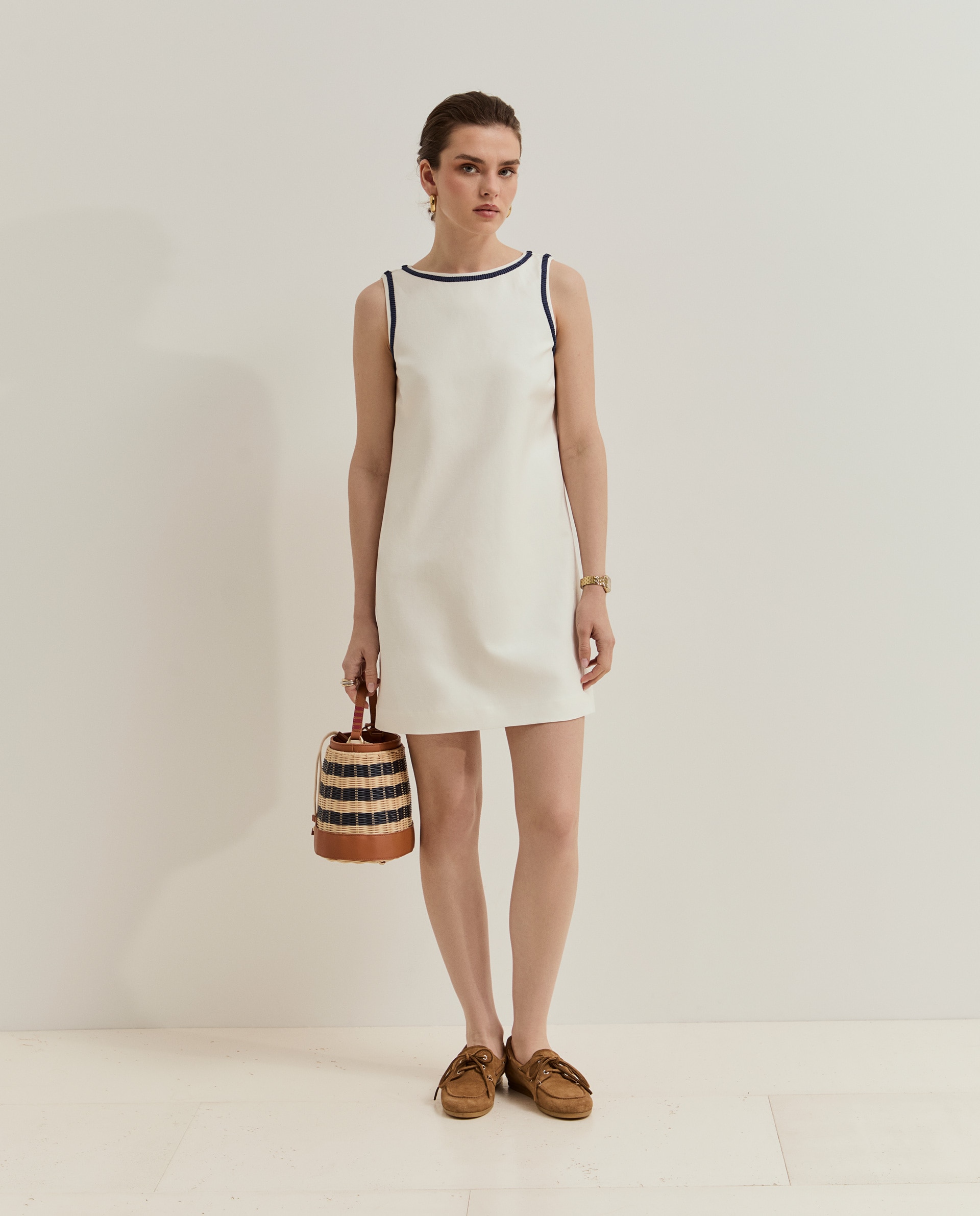 Vestido Curto sem Mangas Branco-4