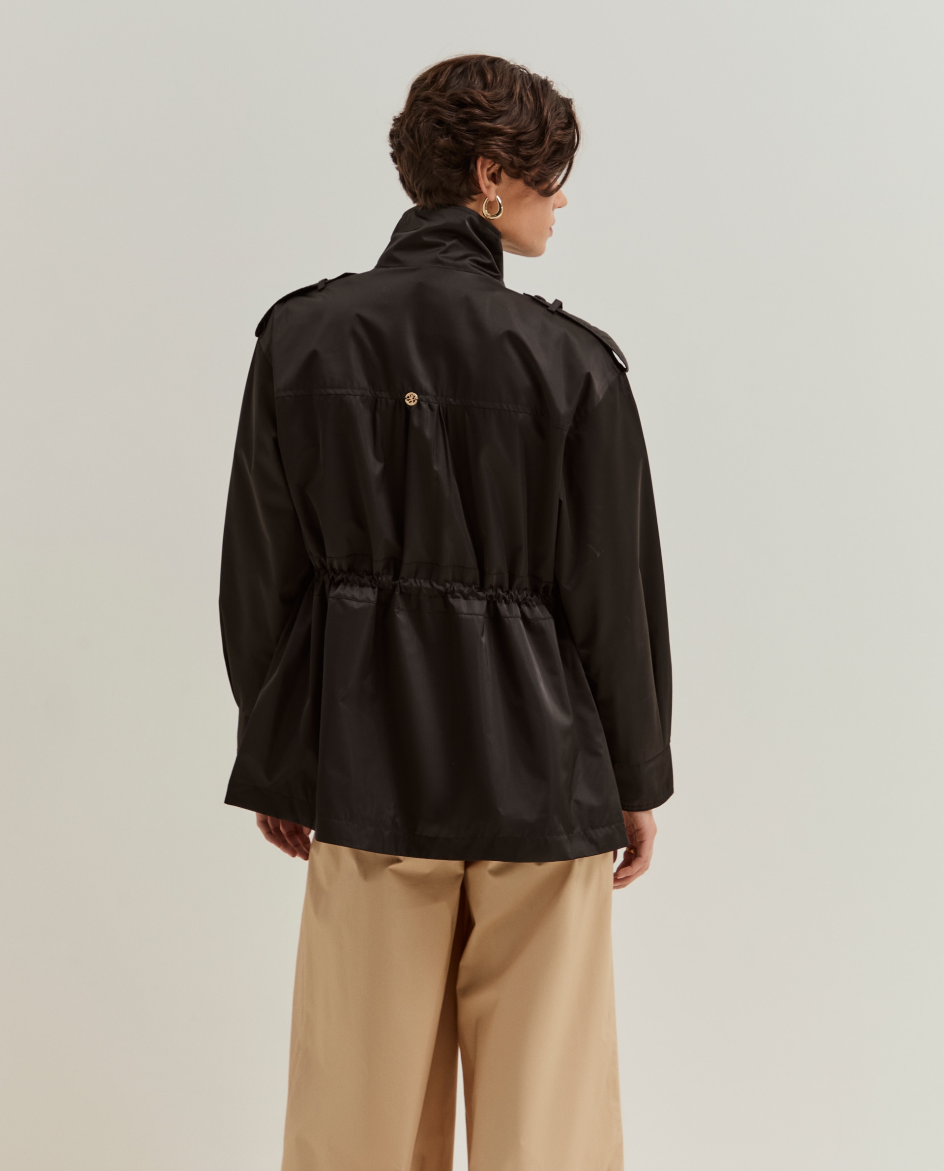 Parka com Gola Alta Preto-3
