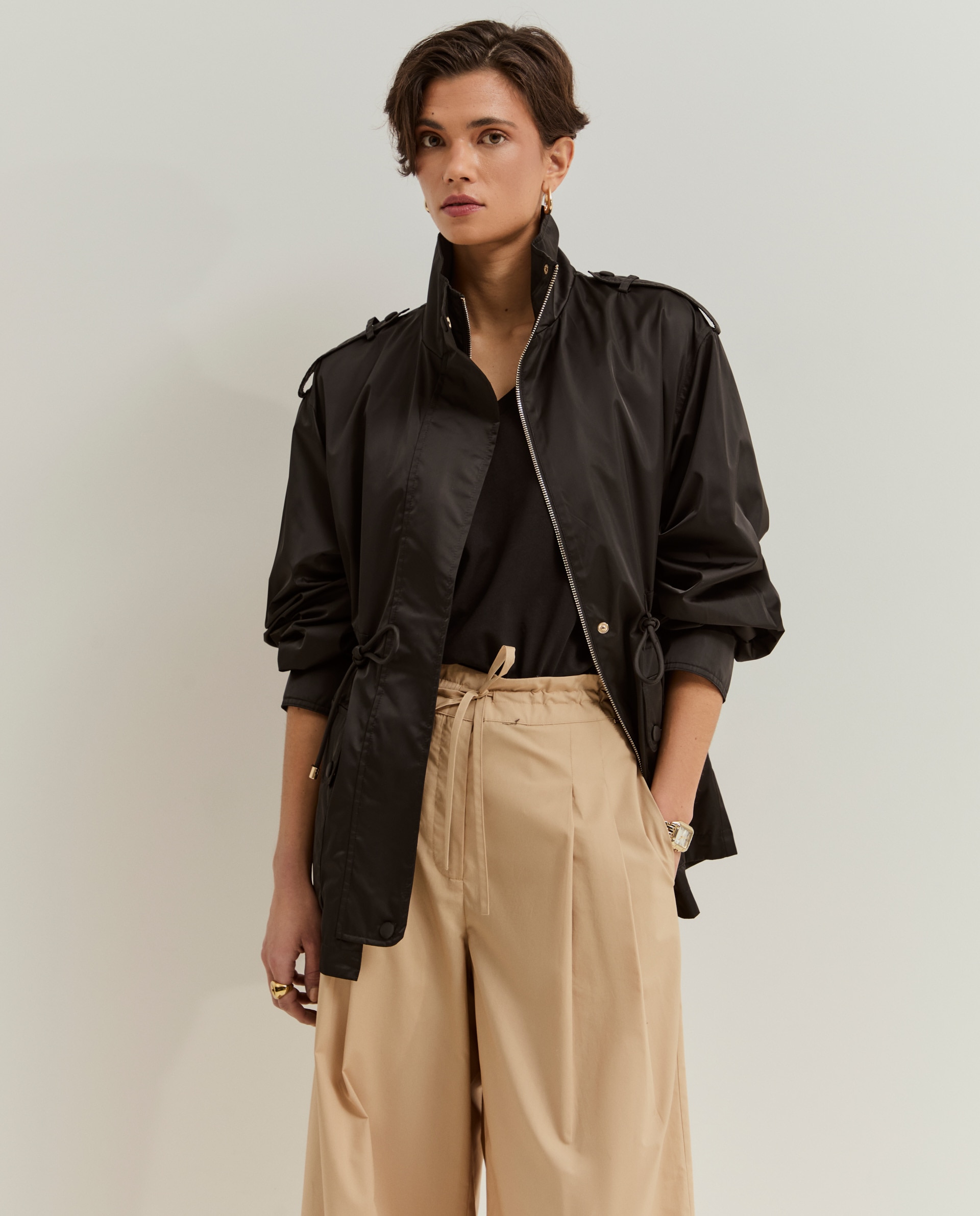 Parka com Gola Alta Preto-4