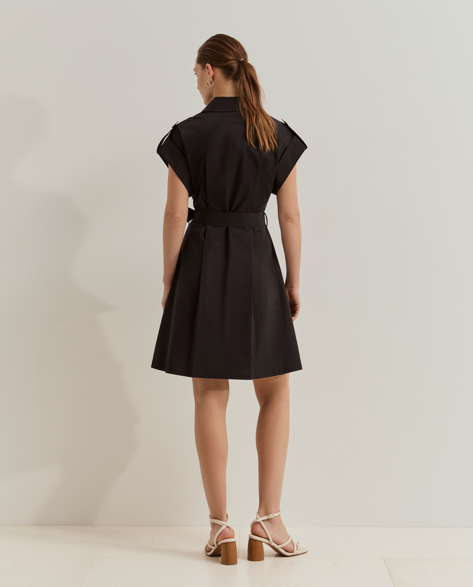 Vestido de Gabardine com Cinto Preto-3