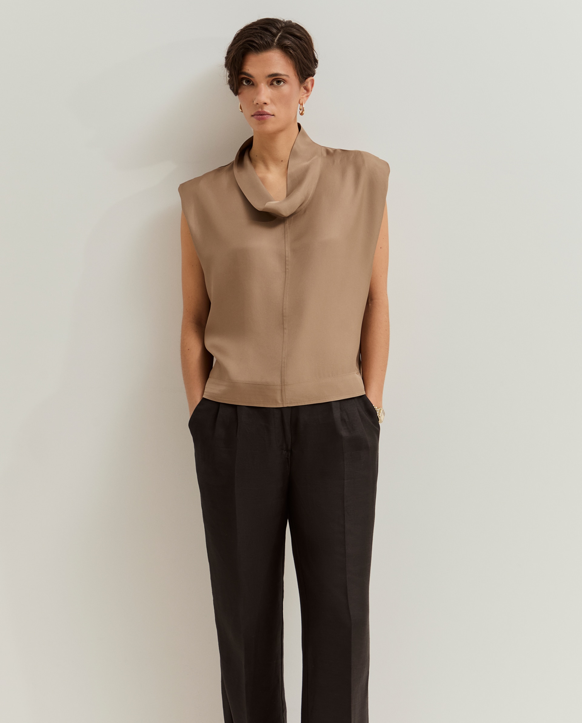 Blusa de Cetim Bege-2