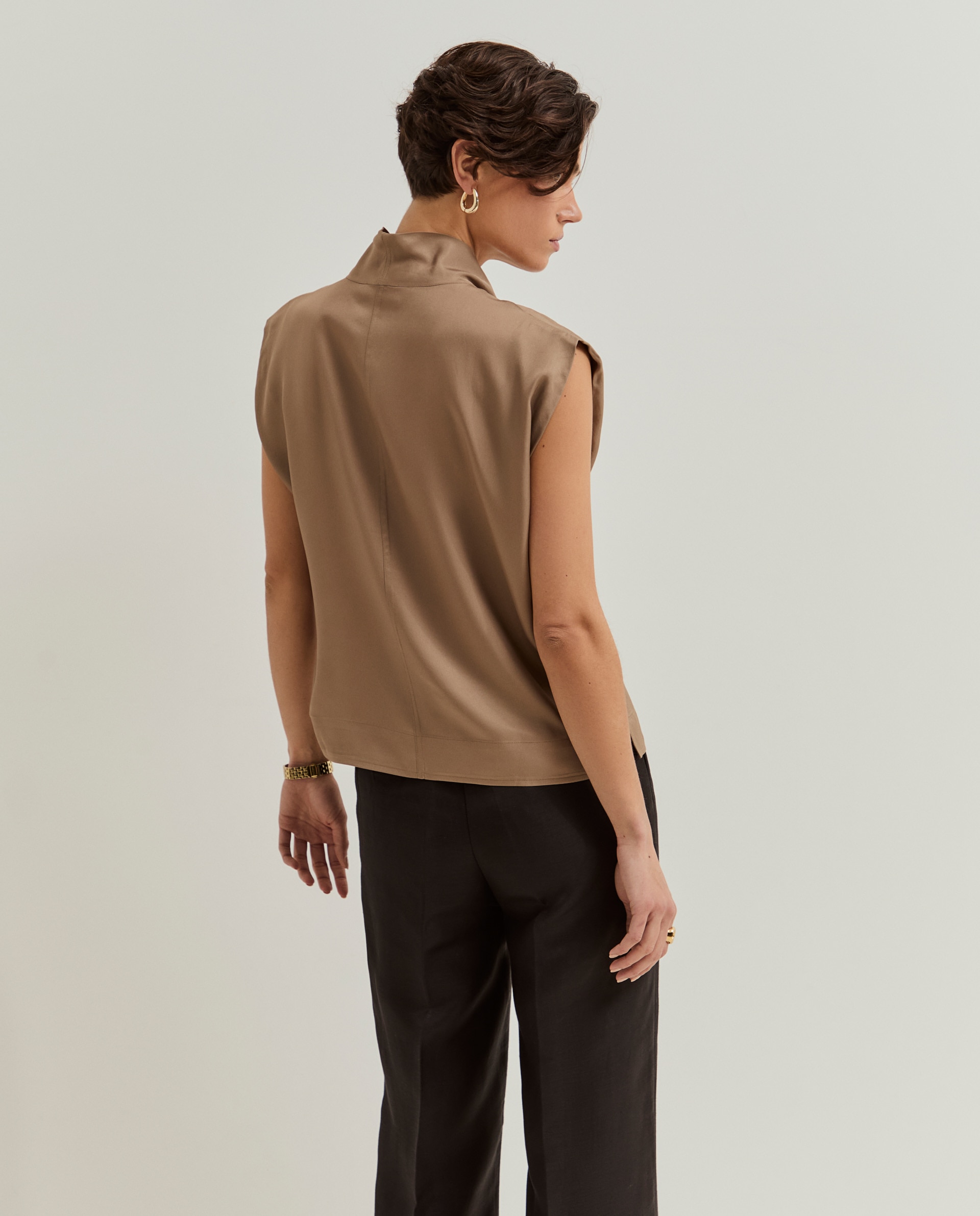 Blusa de Cetim Bege-3