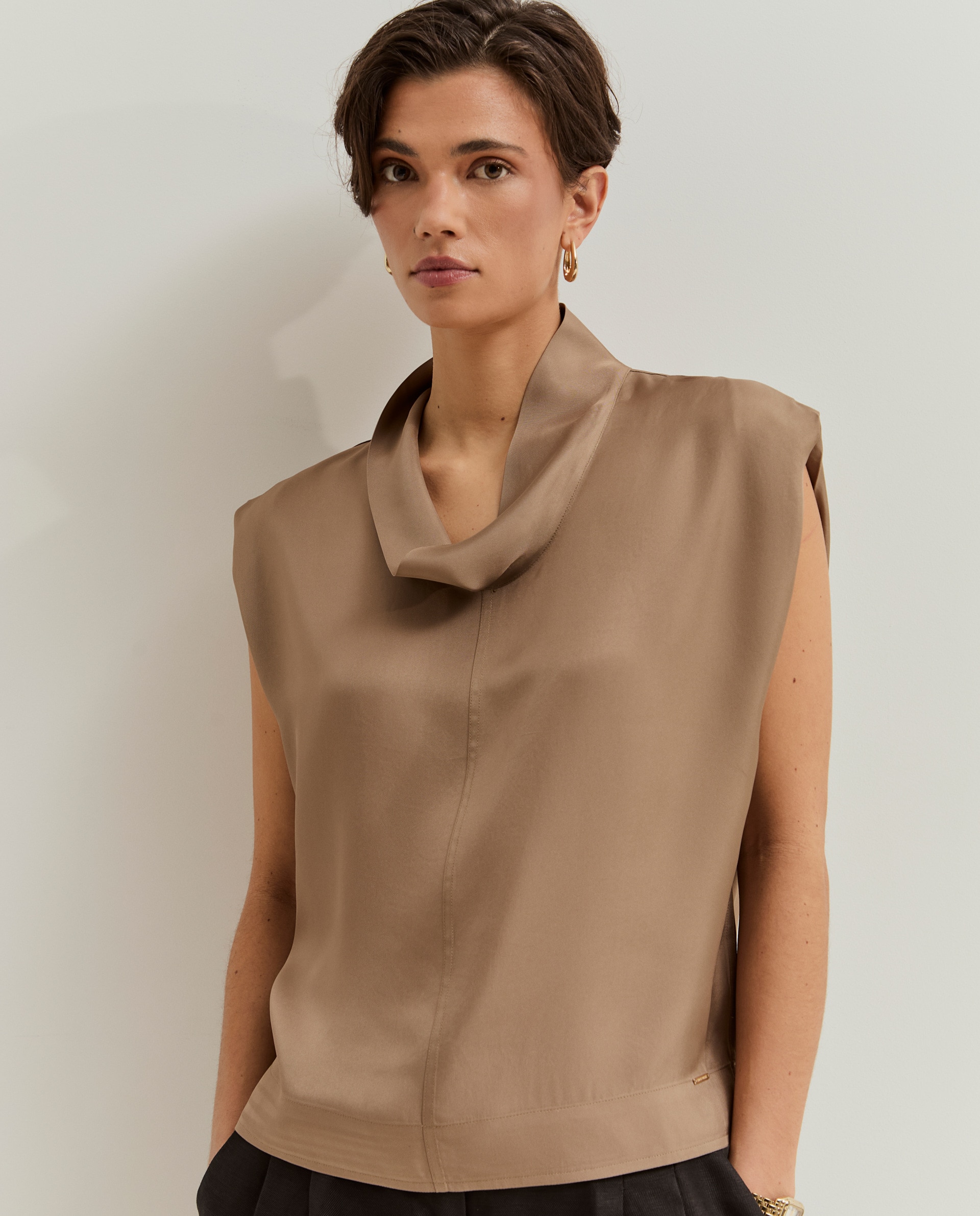Blusa de Cetim Bege-4