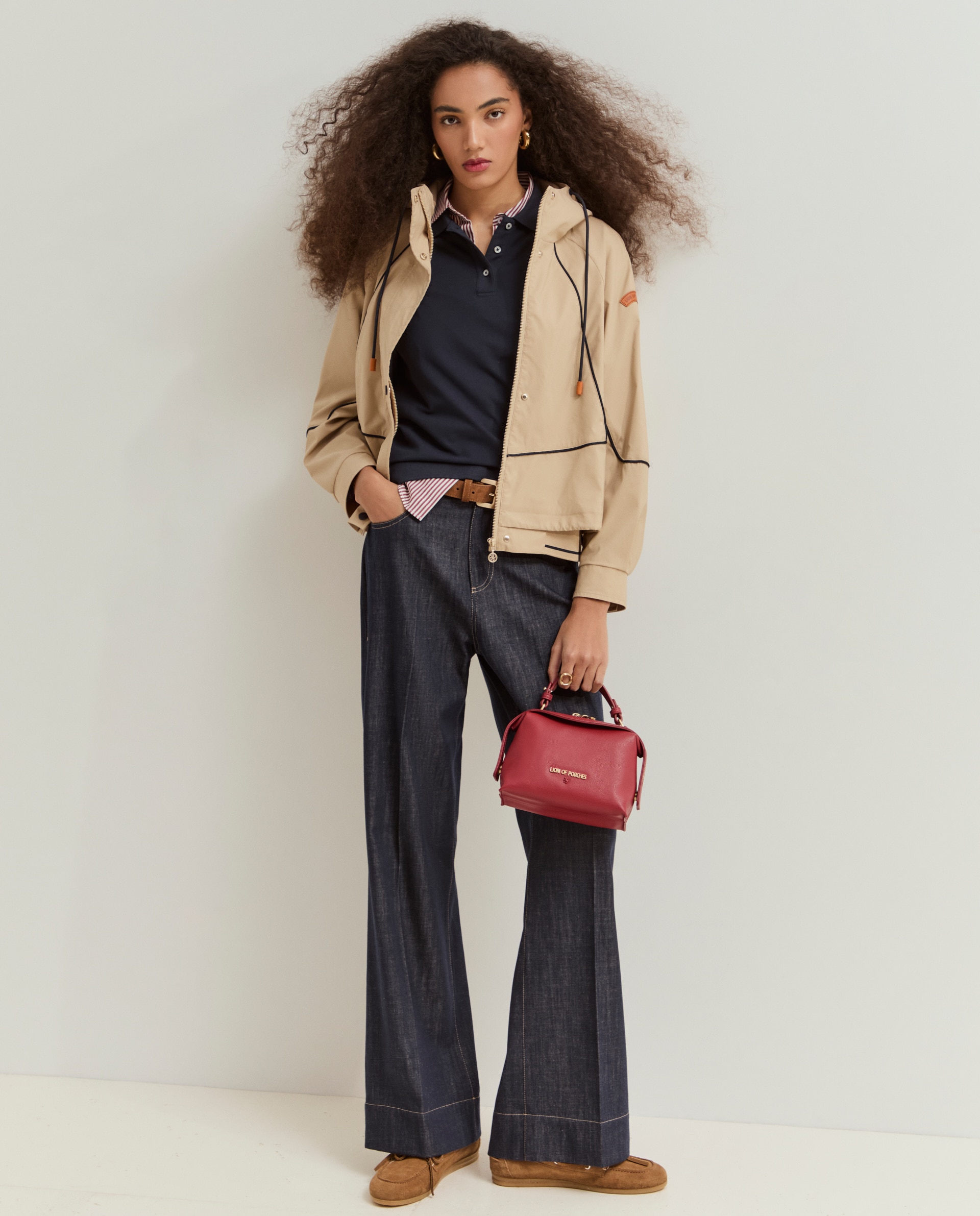 Imagem 0 de Blusão curto com capuz