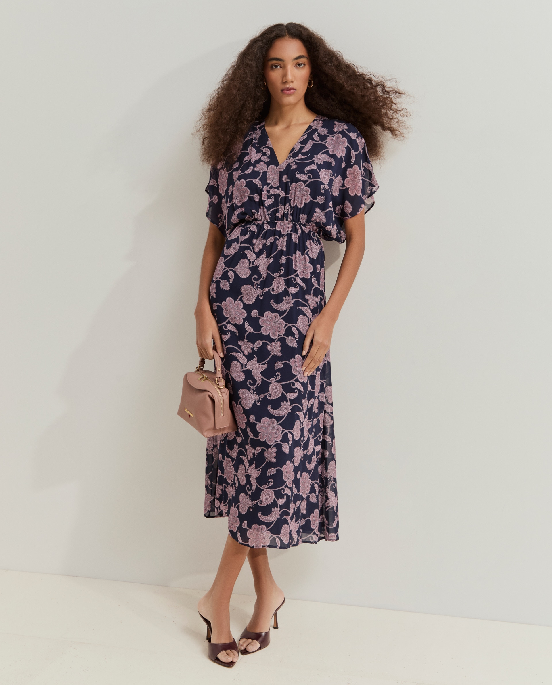 Imagem 0 de Vestido com manga morcego curta