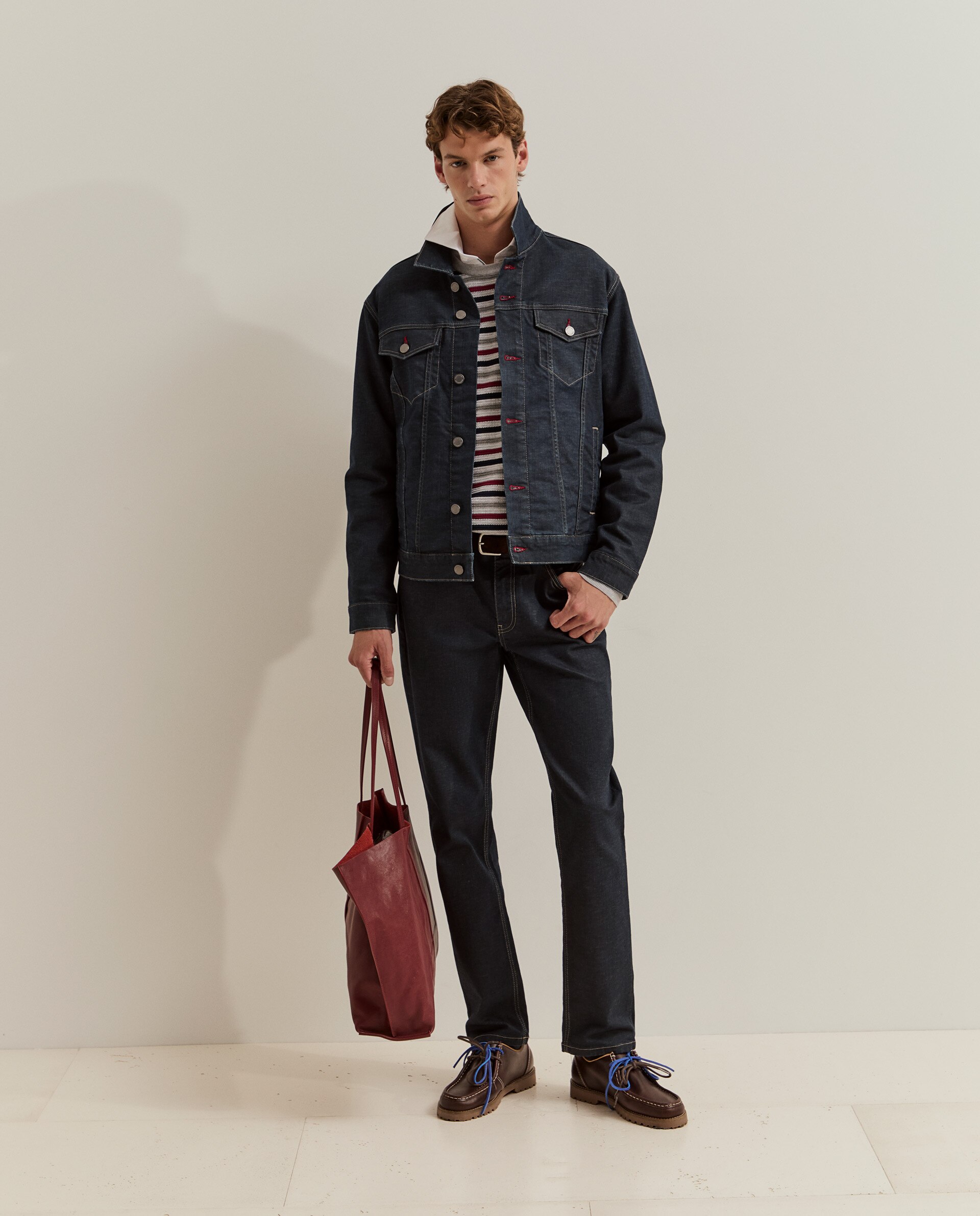 Imagem 0 de Jeans com Corte Regular e Lavagem Escura
