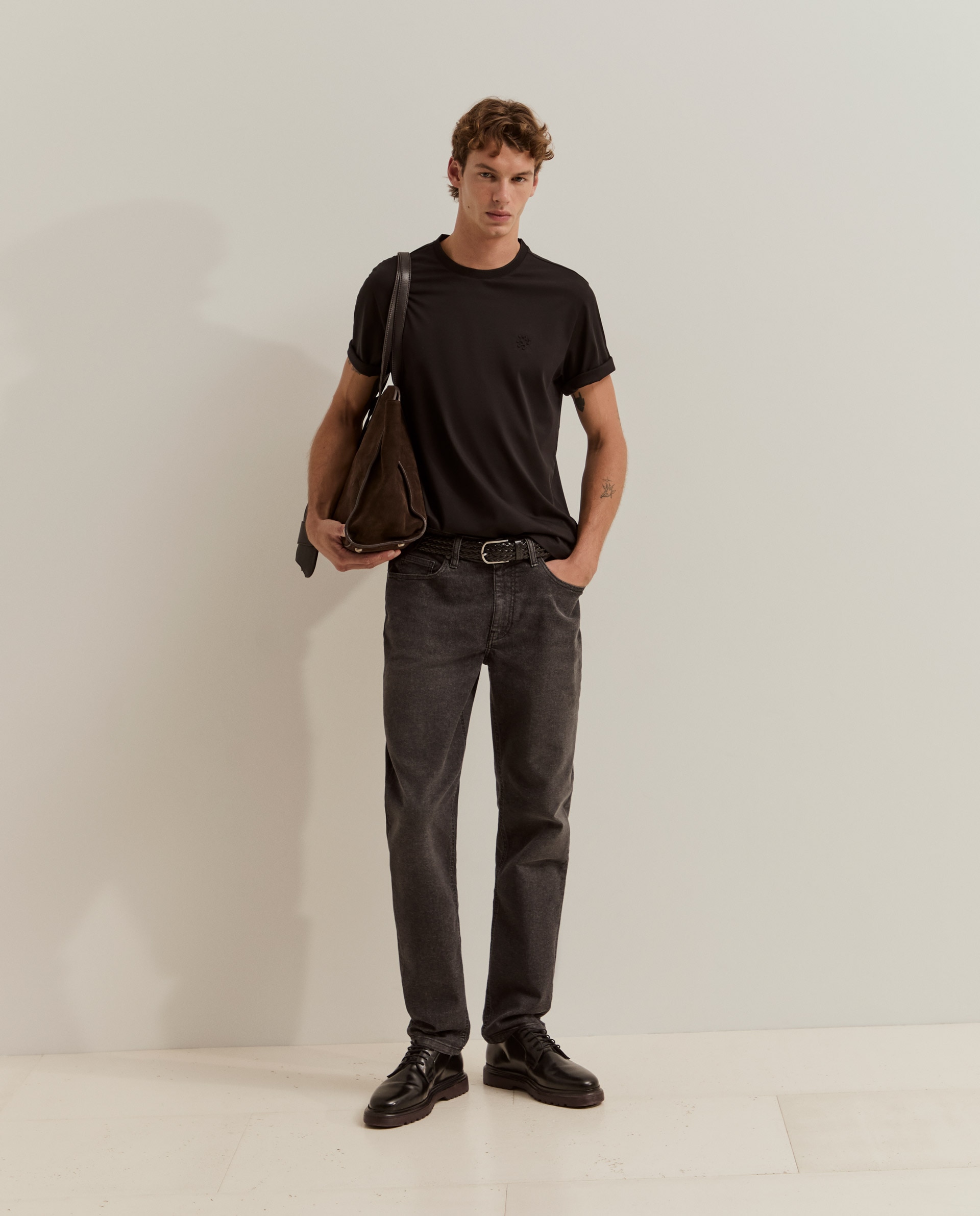 Imagem 0 de Jeans com Corte Regular e Lavagem Escura