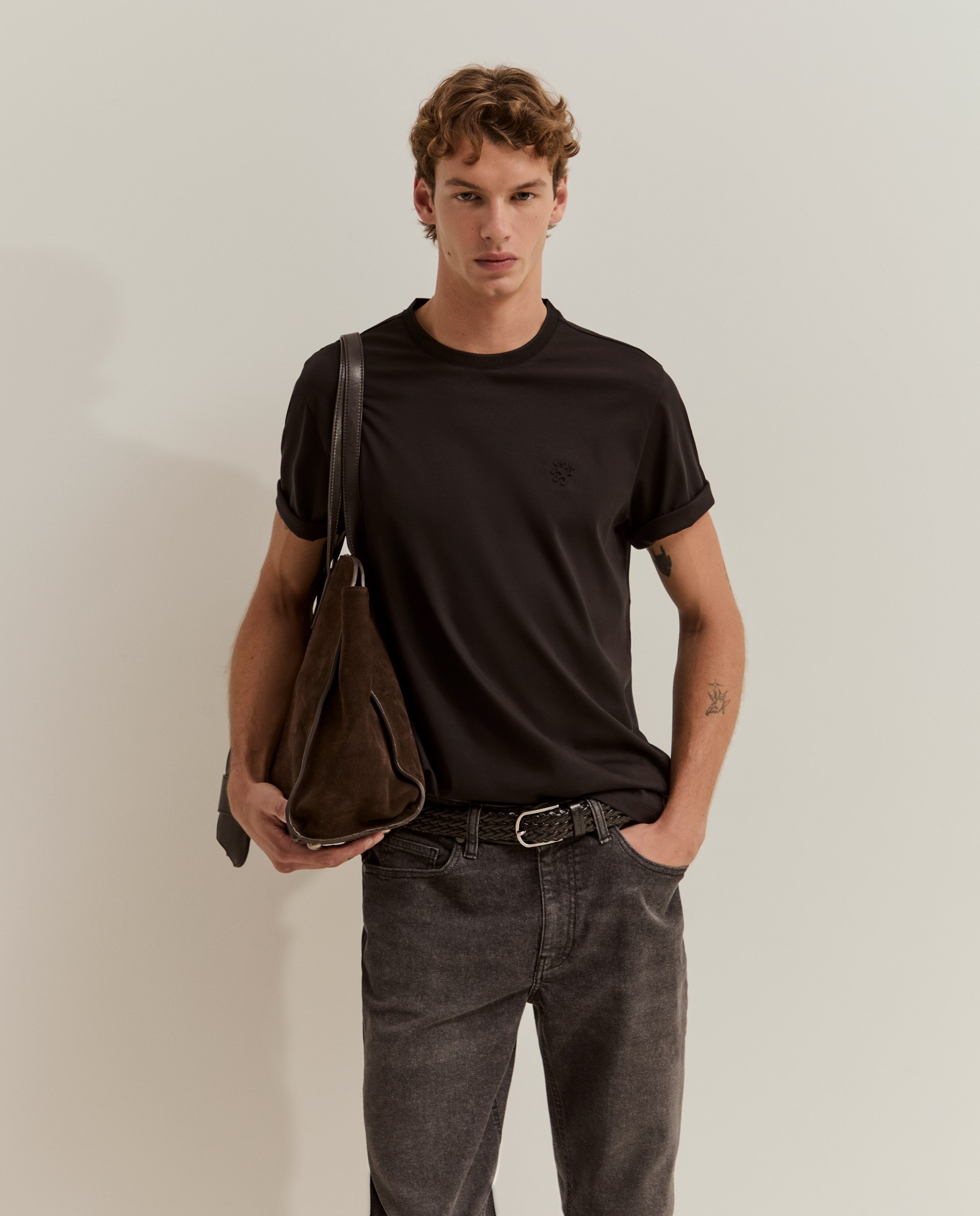 Jeans com Corte Regular e Lavagem Escura Preto-2