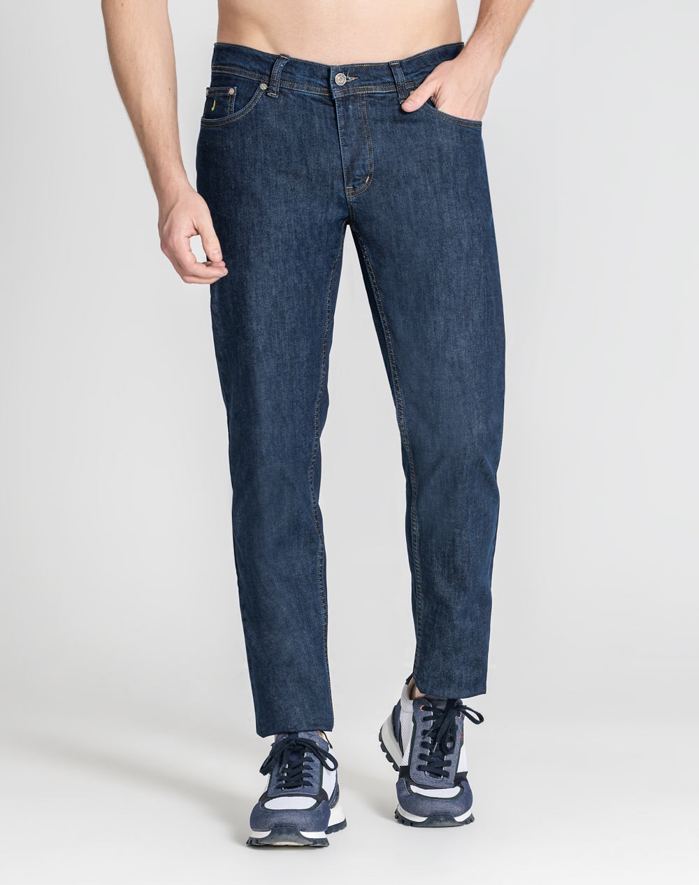 Calça regular Nivaldo em denim com cintura média Azul-marinho-2