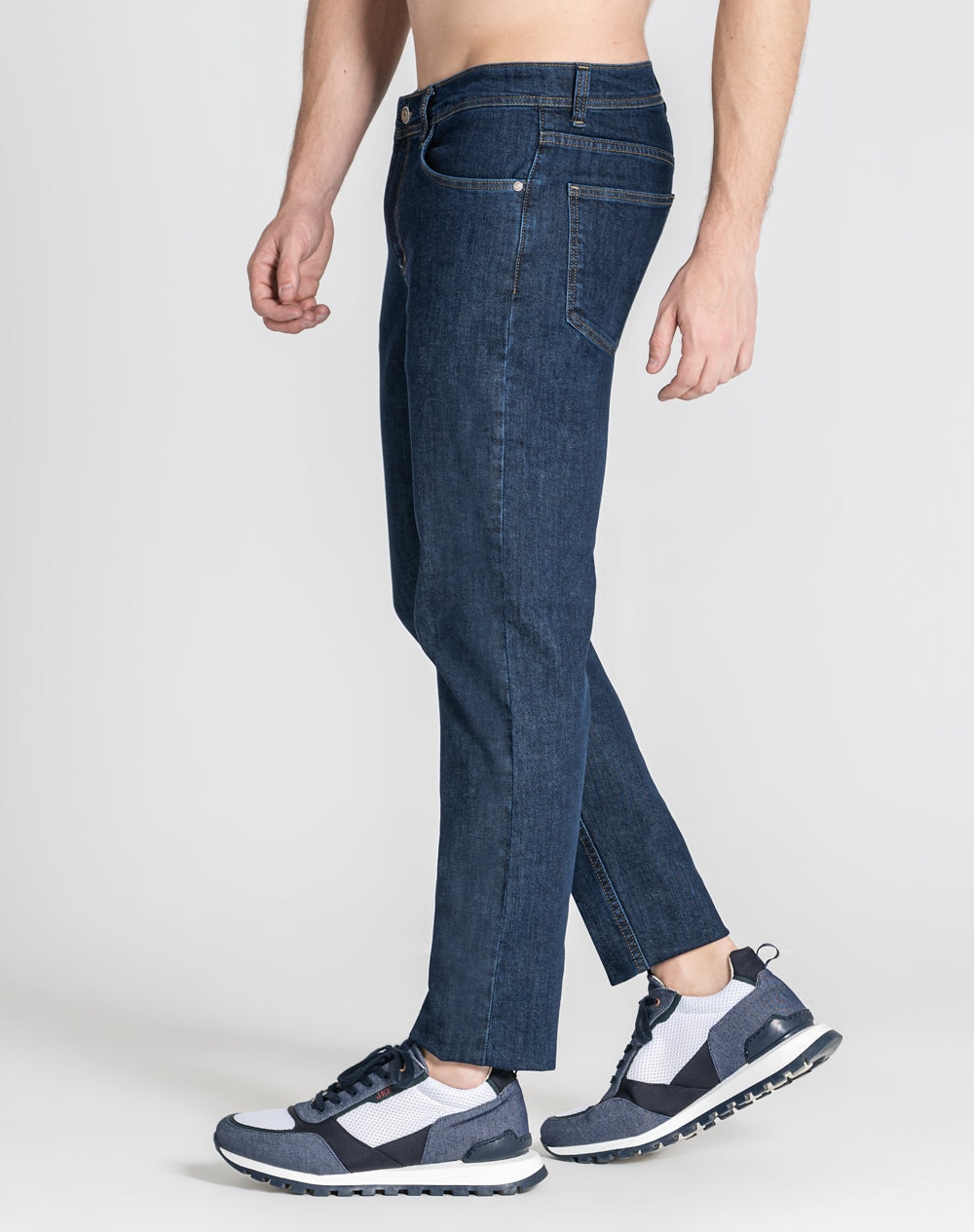 Calça regular Nivaldo em denim com cintura média Azul-marinho-6