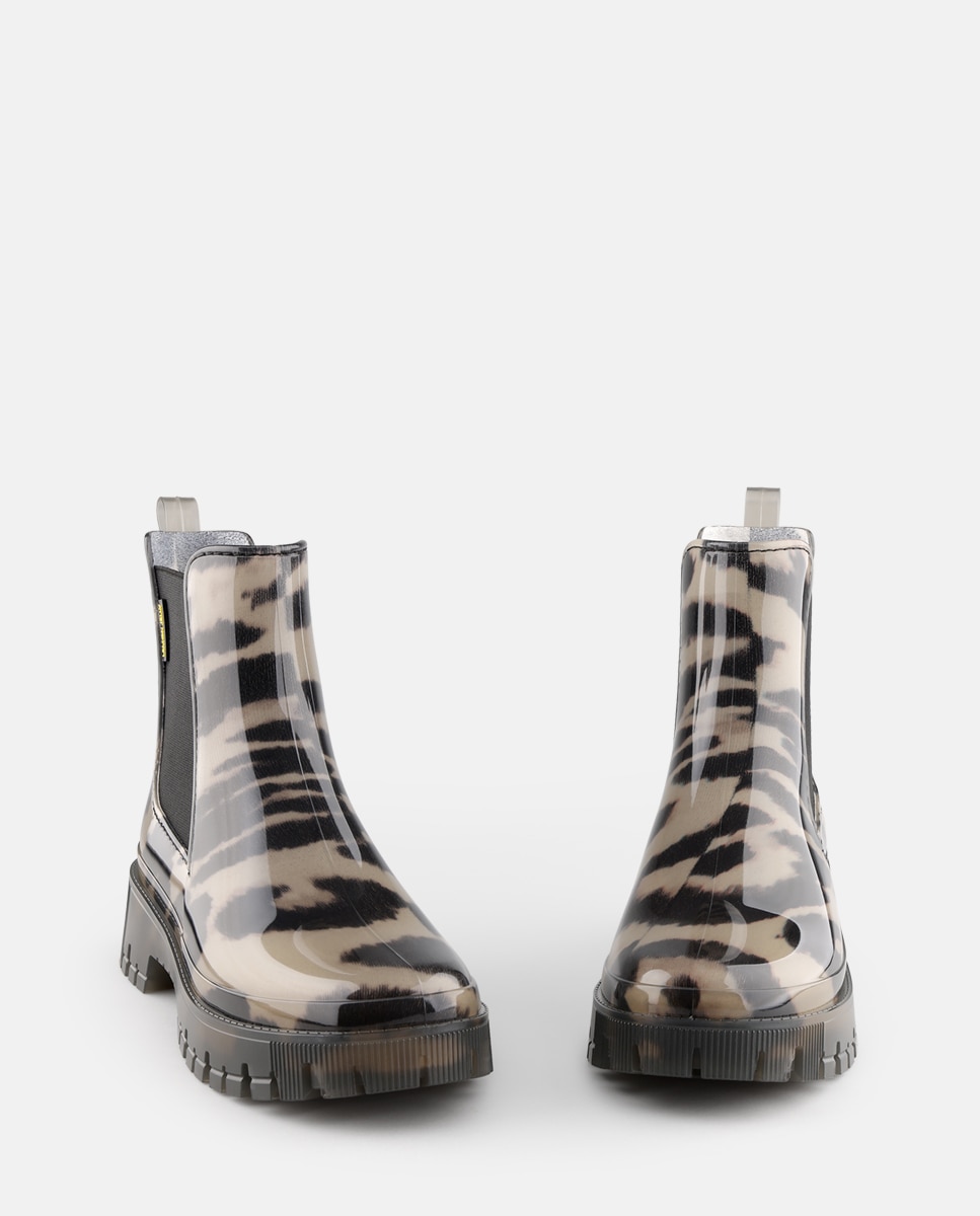 Botins Chelsea Vegan com Forro em Pelo Estampado ZURI em Preto Multicolor-5