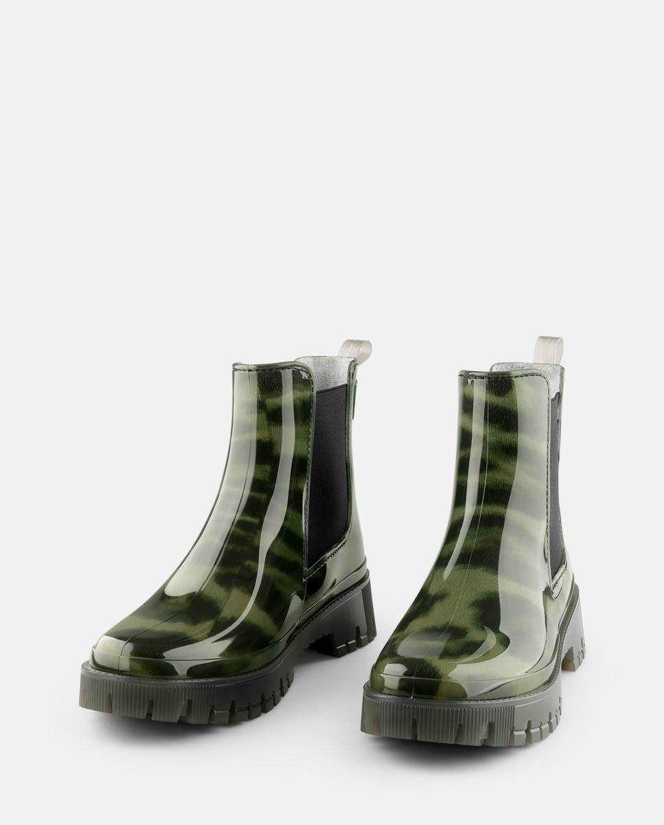 Botins Chelsea Vegan com Forro em Pelo Estampado ZURI em Verde Verde-5