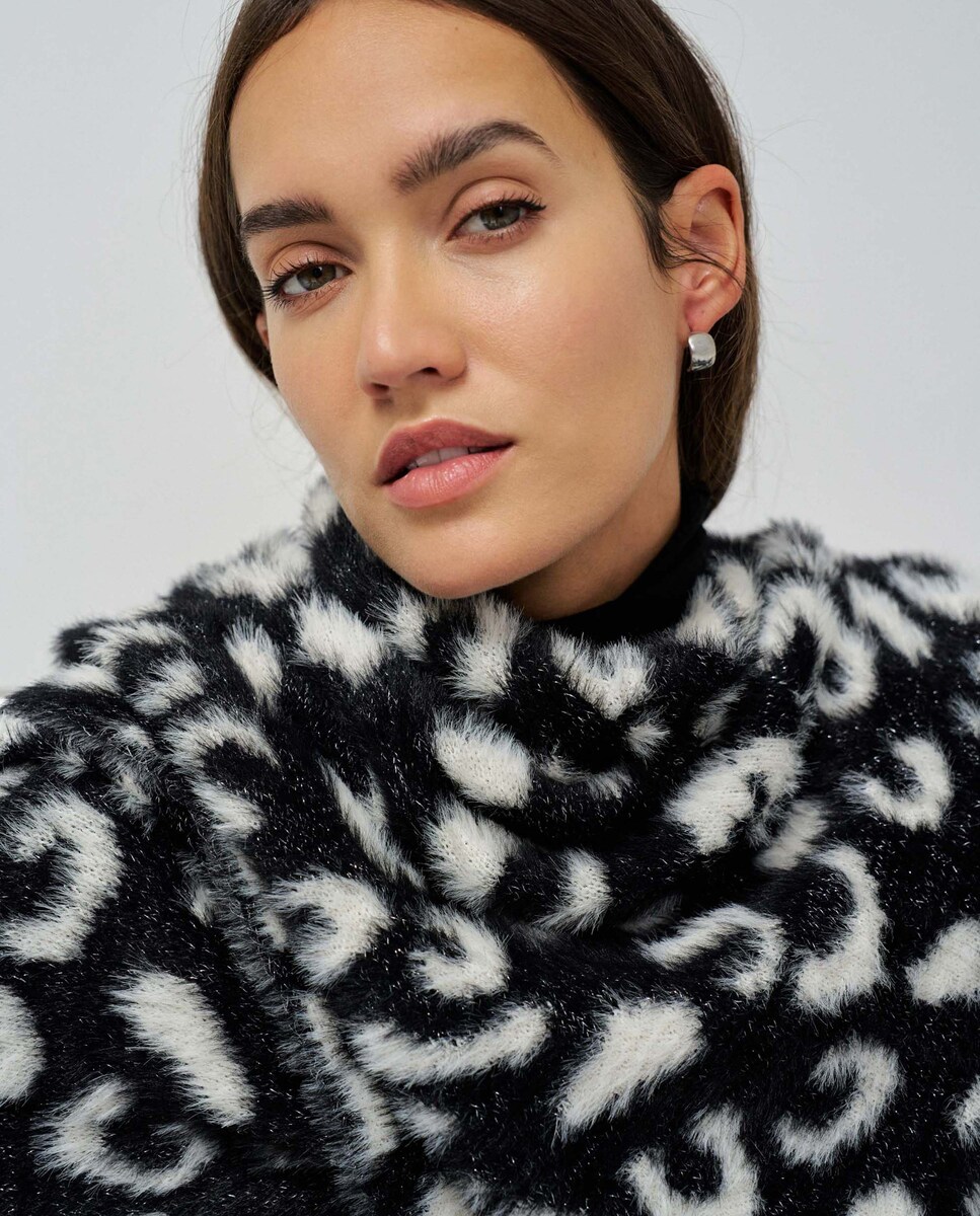 Écharpe com Estampado Animal Print Preto-5