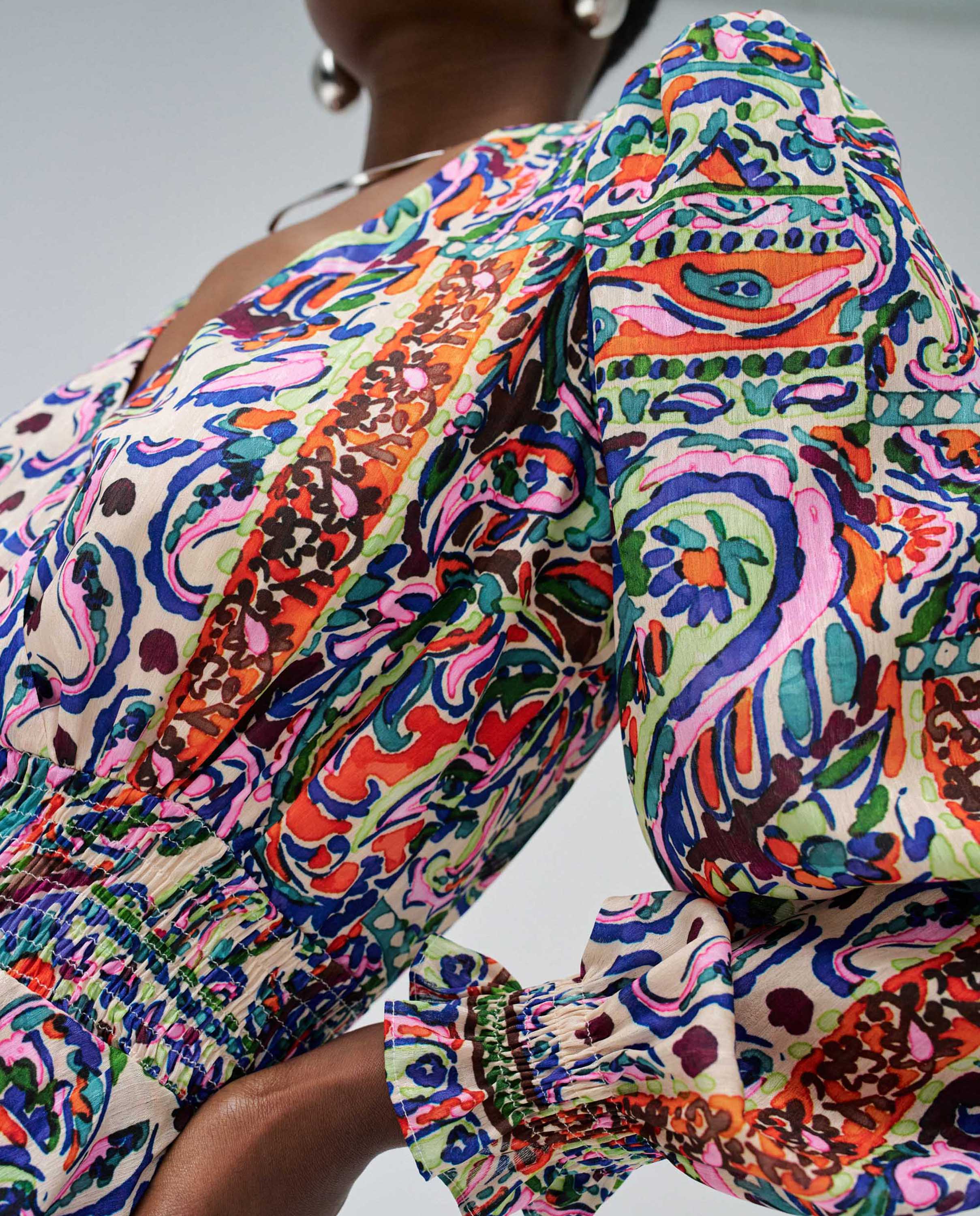 Vestido Curto com Estampado e Folhos Multicolor-4