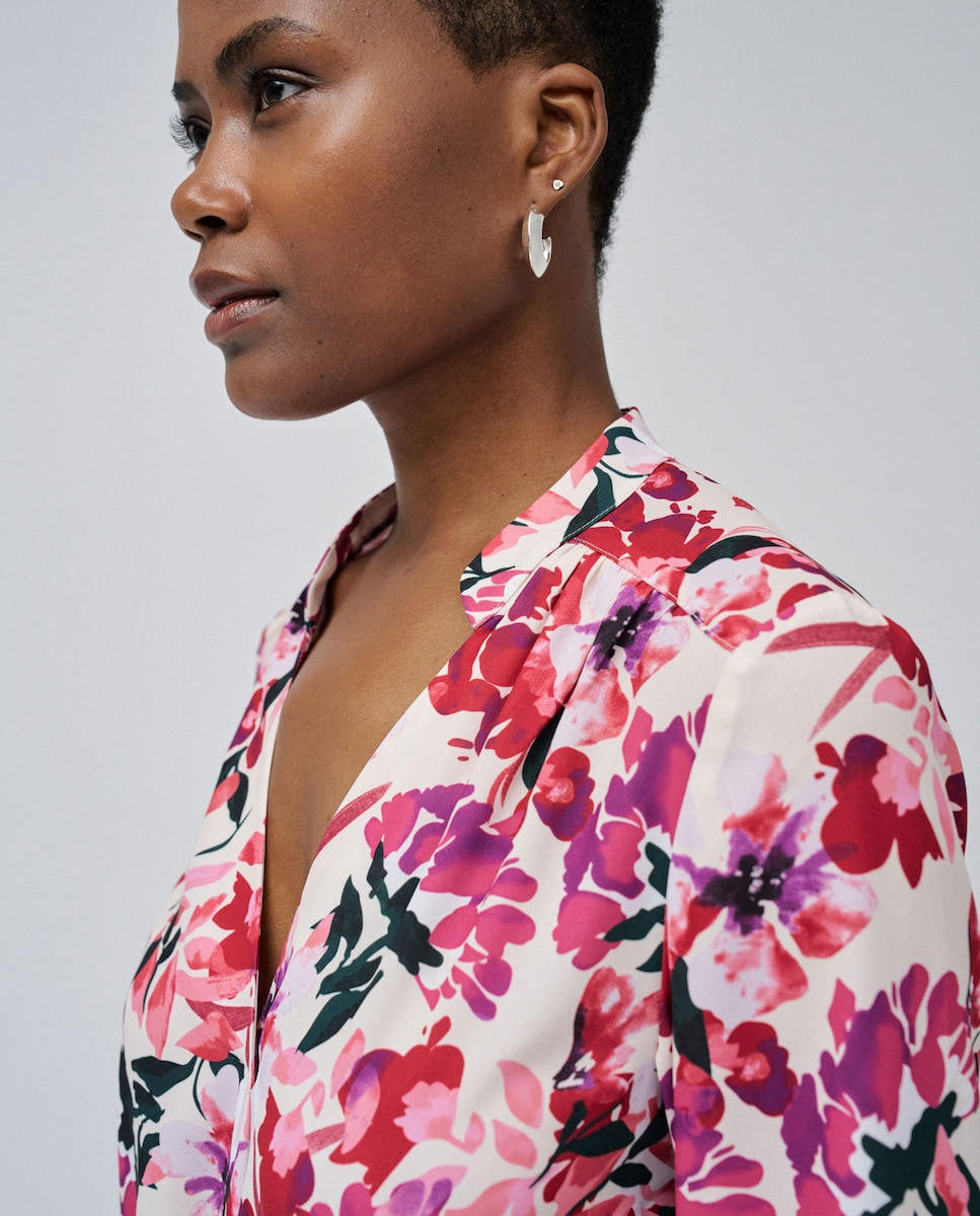 Camisa Acetinada com Estampado Rosa-4