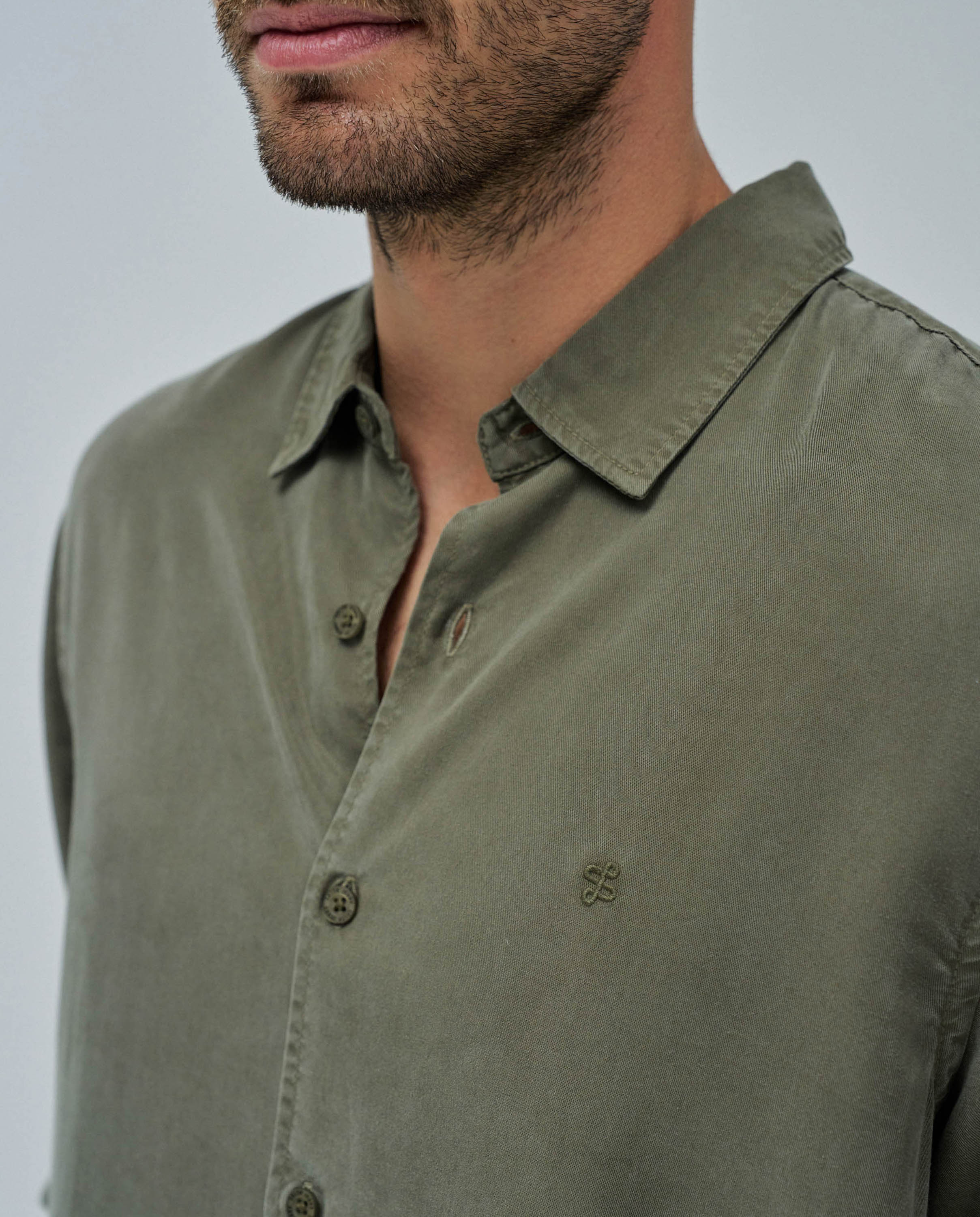Camisa em Denim Leve Verde Azeitona-4