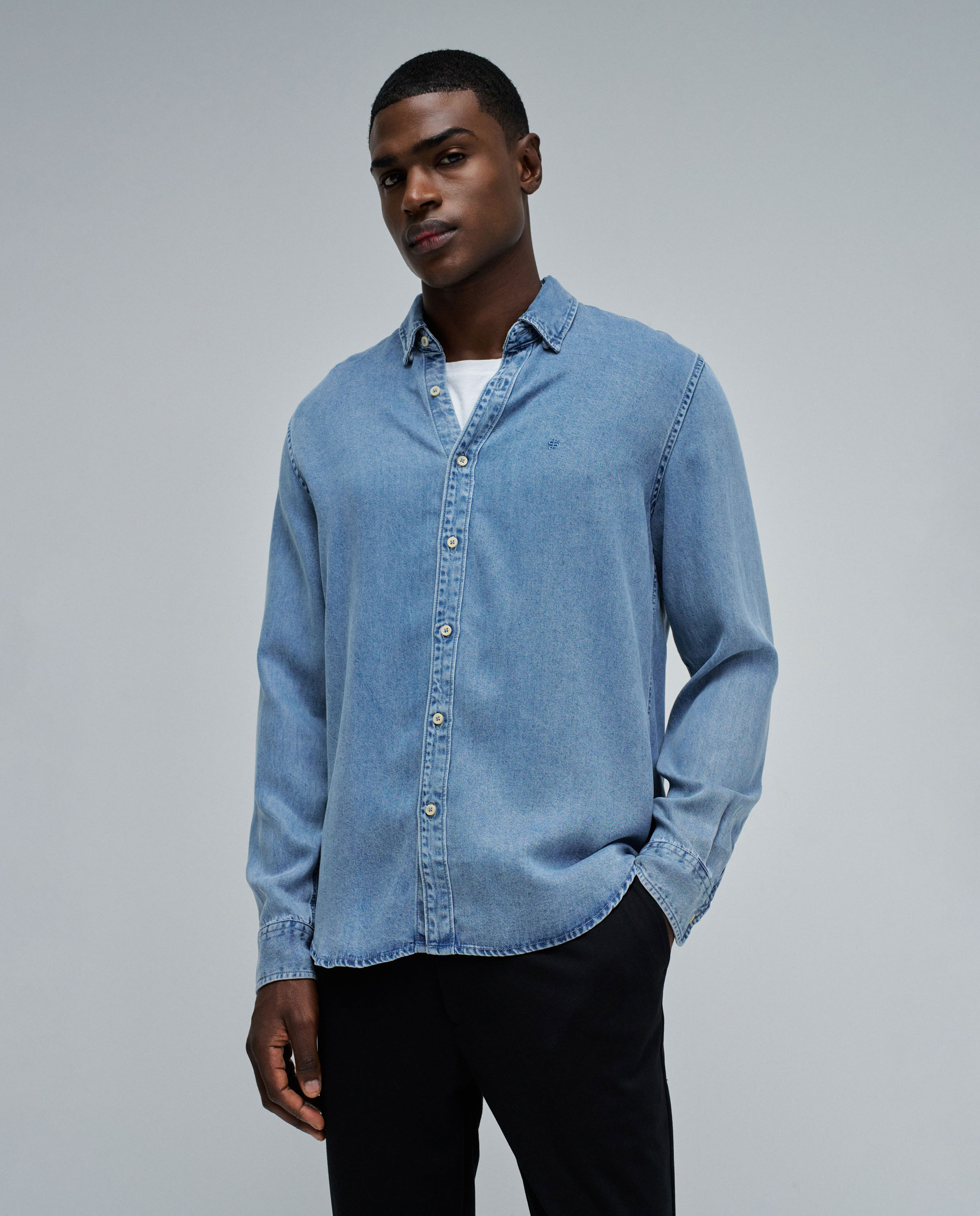 Camisa em Denim Leve Azul denim-1