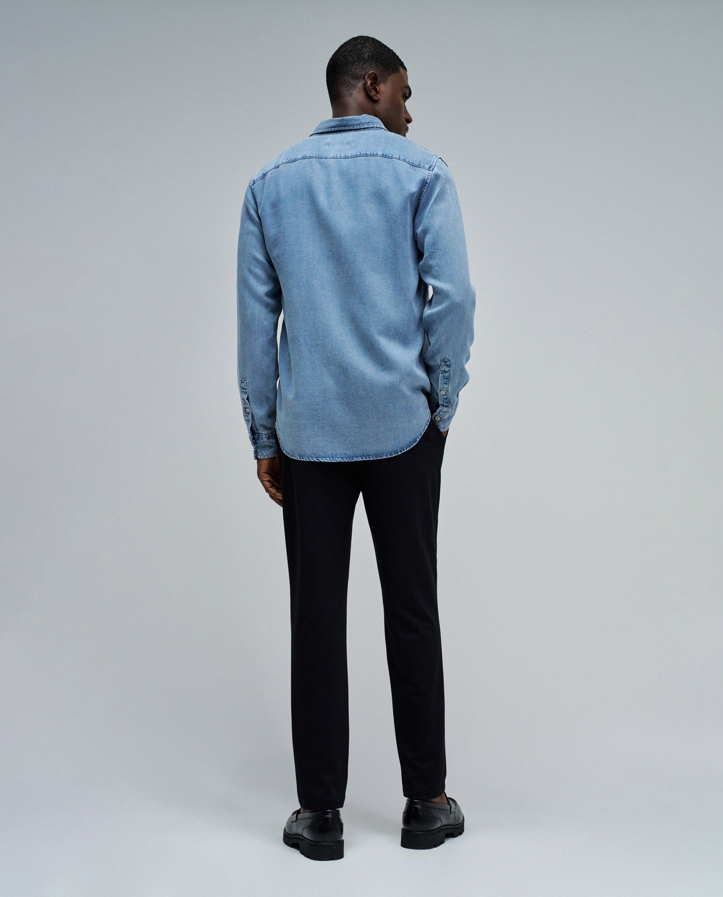 Camisa em Denim Leve Azul denim-3