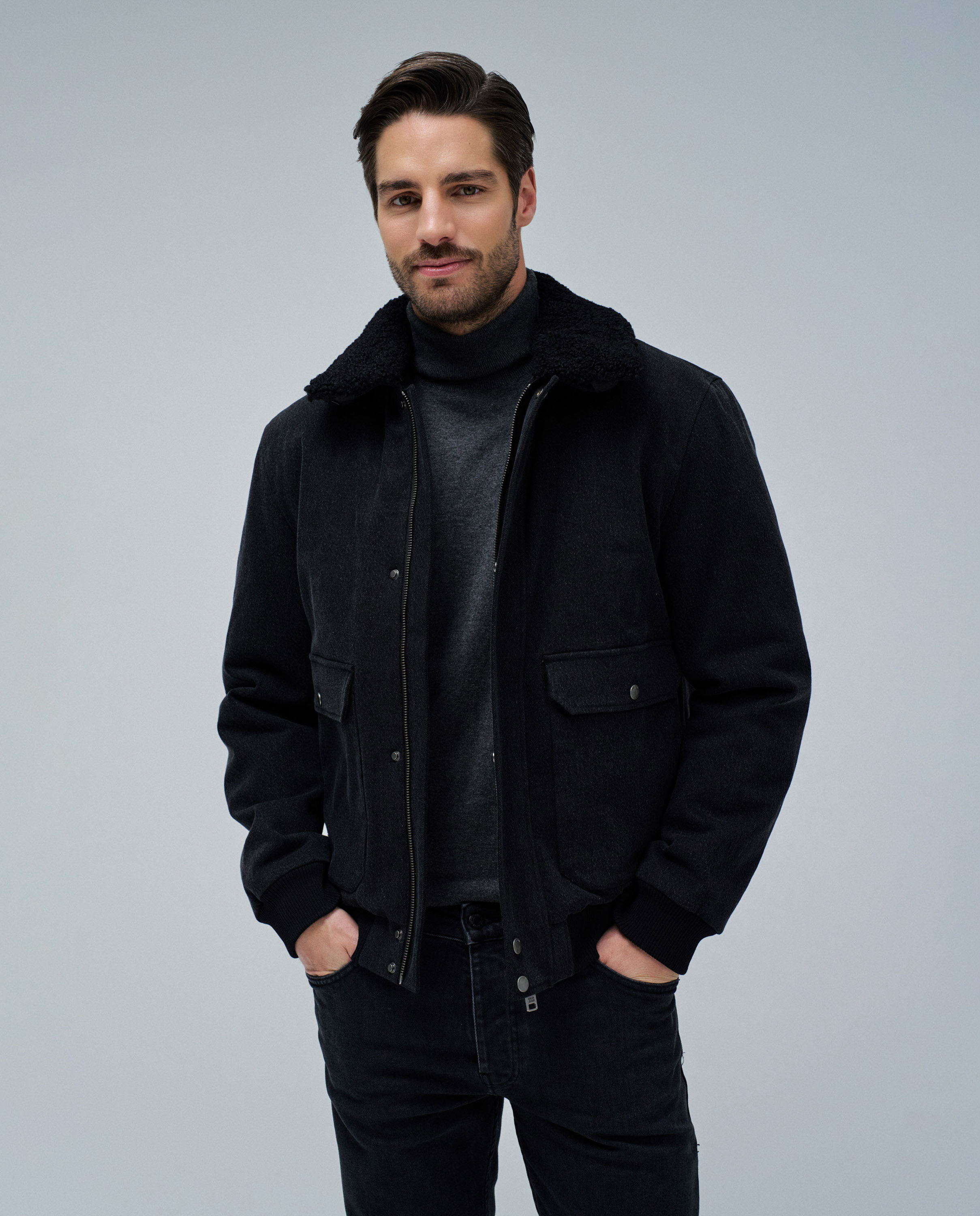 Blusão Bomber com Gola de Pelo Preto-1