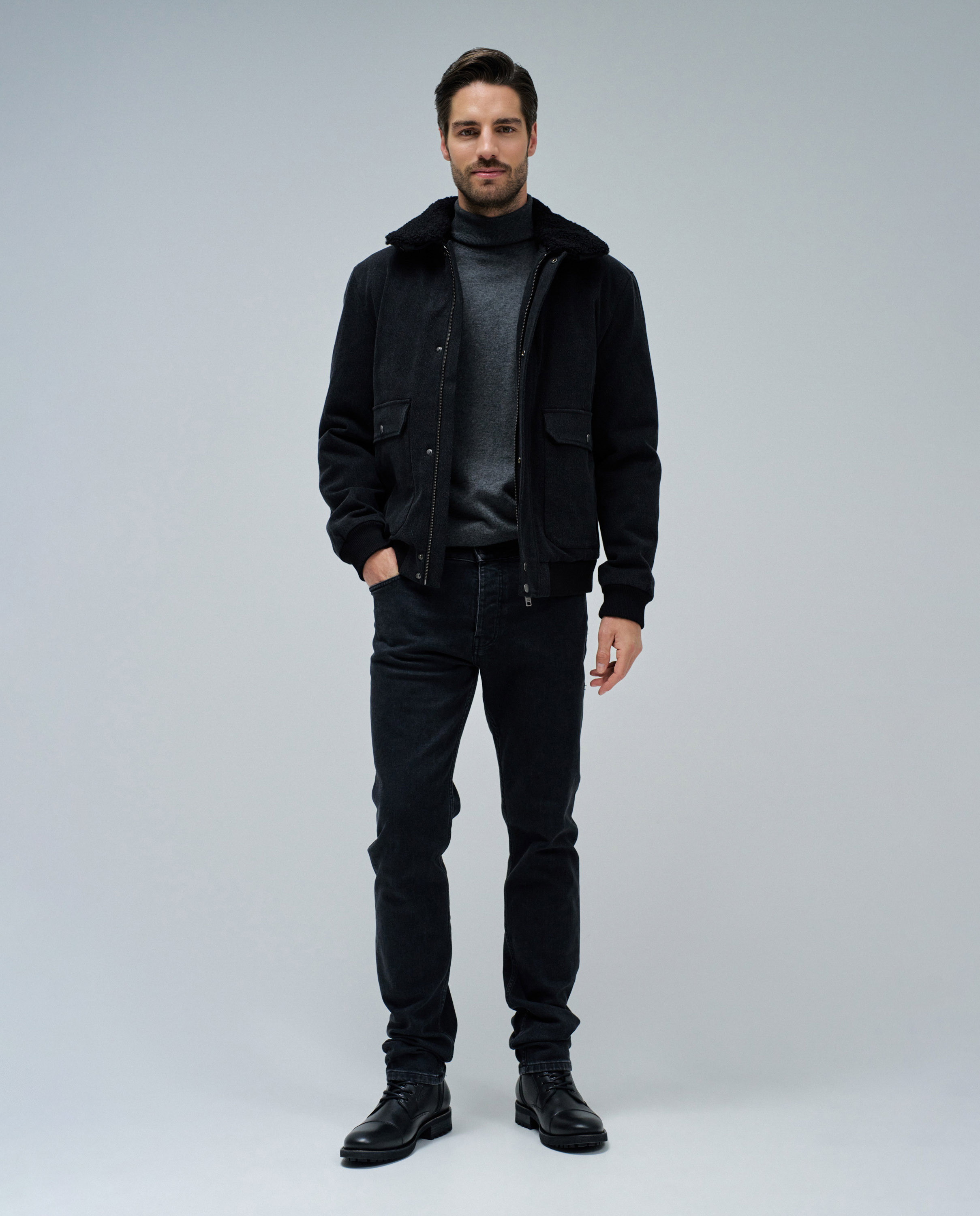Blusão Bomber com Gola de Pelo Preto-5