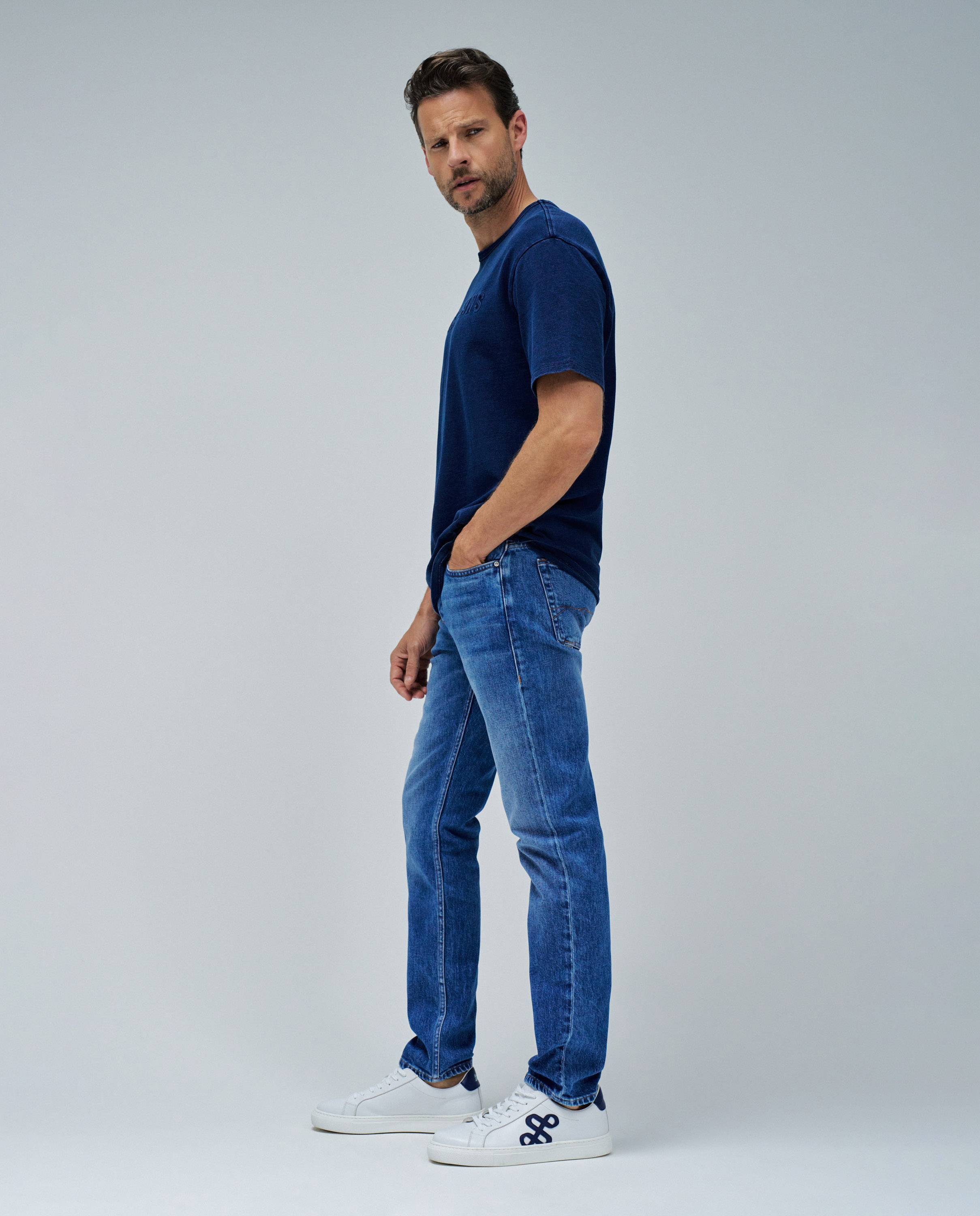 T-shirt com Logo Azul-escuro-2