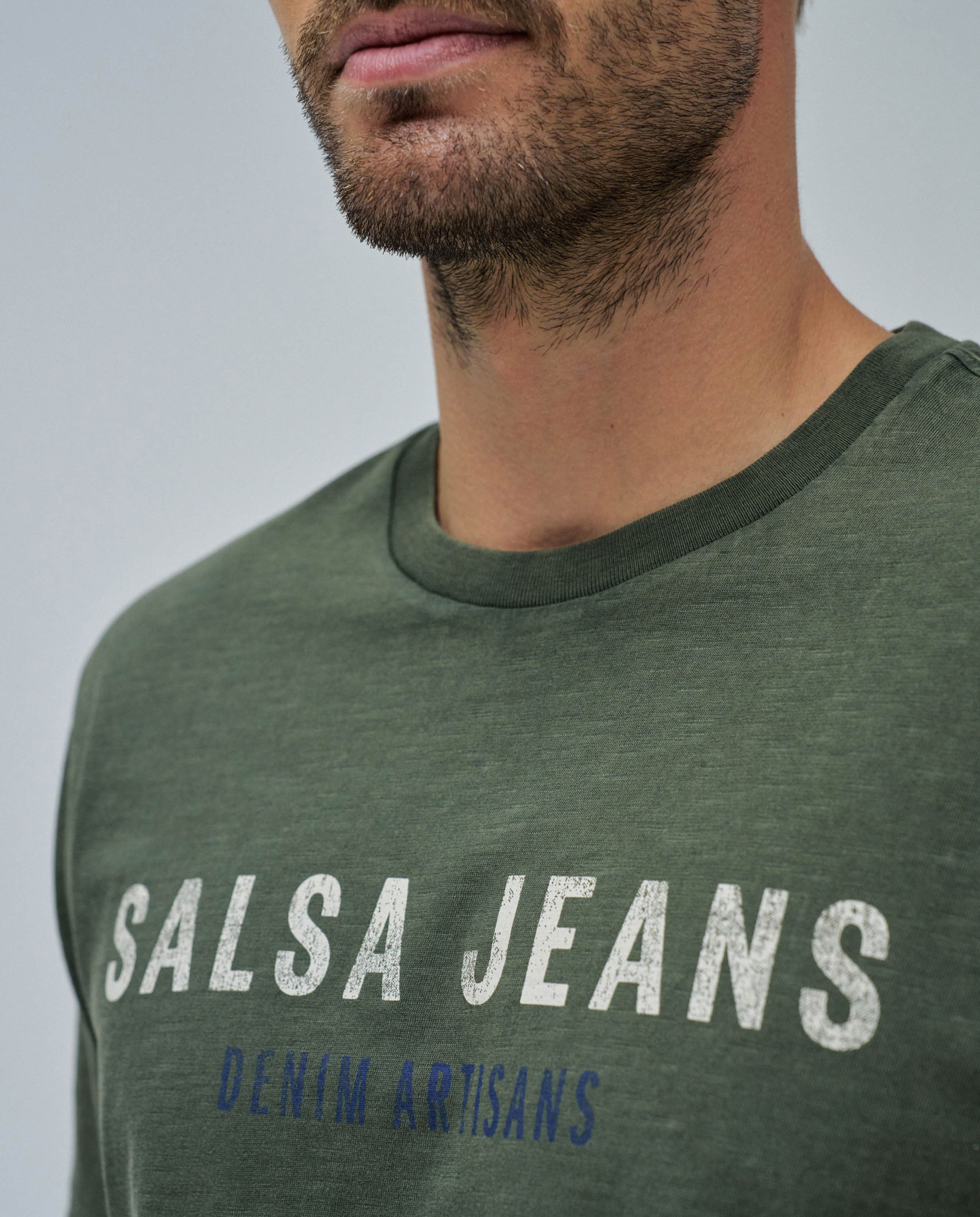 T-shirt com Logo Verde-militar-4