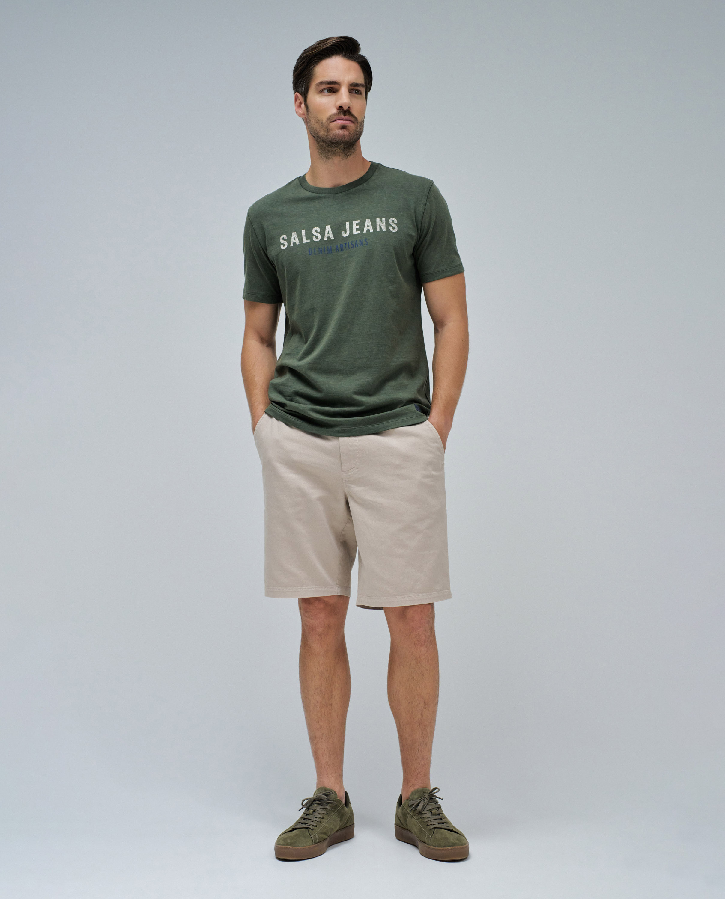 T-shirt com Logo Verde-militar-5