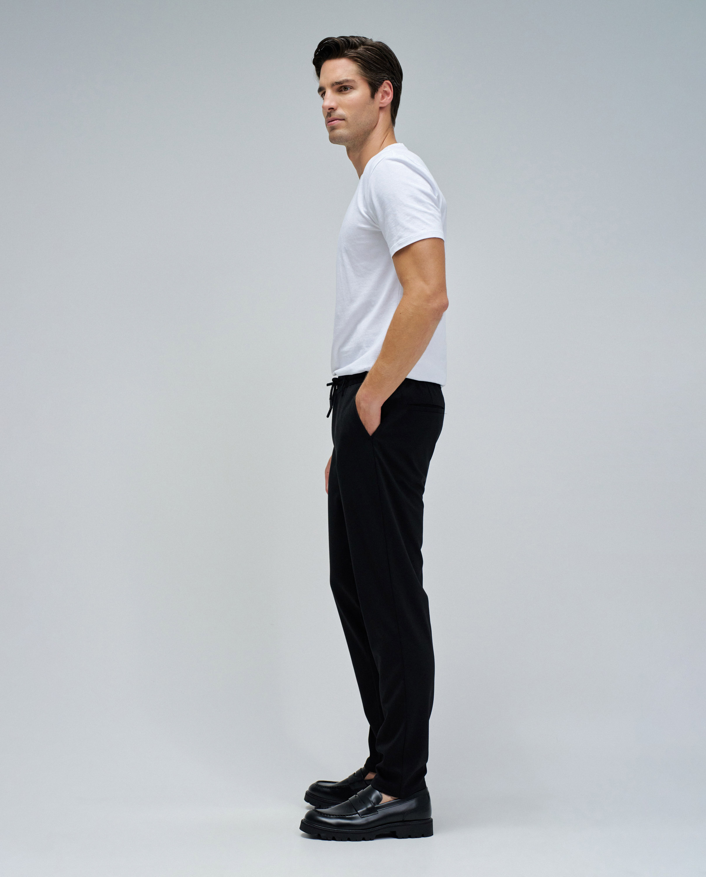 Calças Joggers Slim Fit em Tecido Preto-2