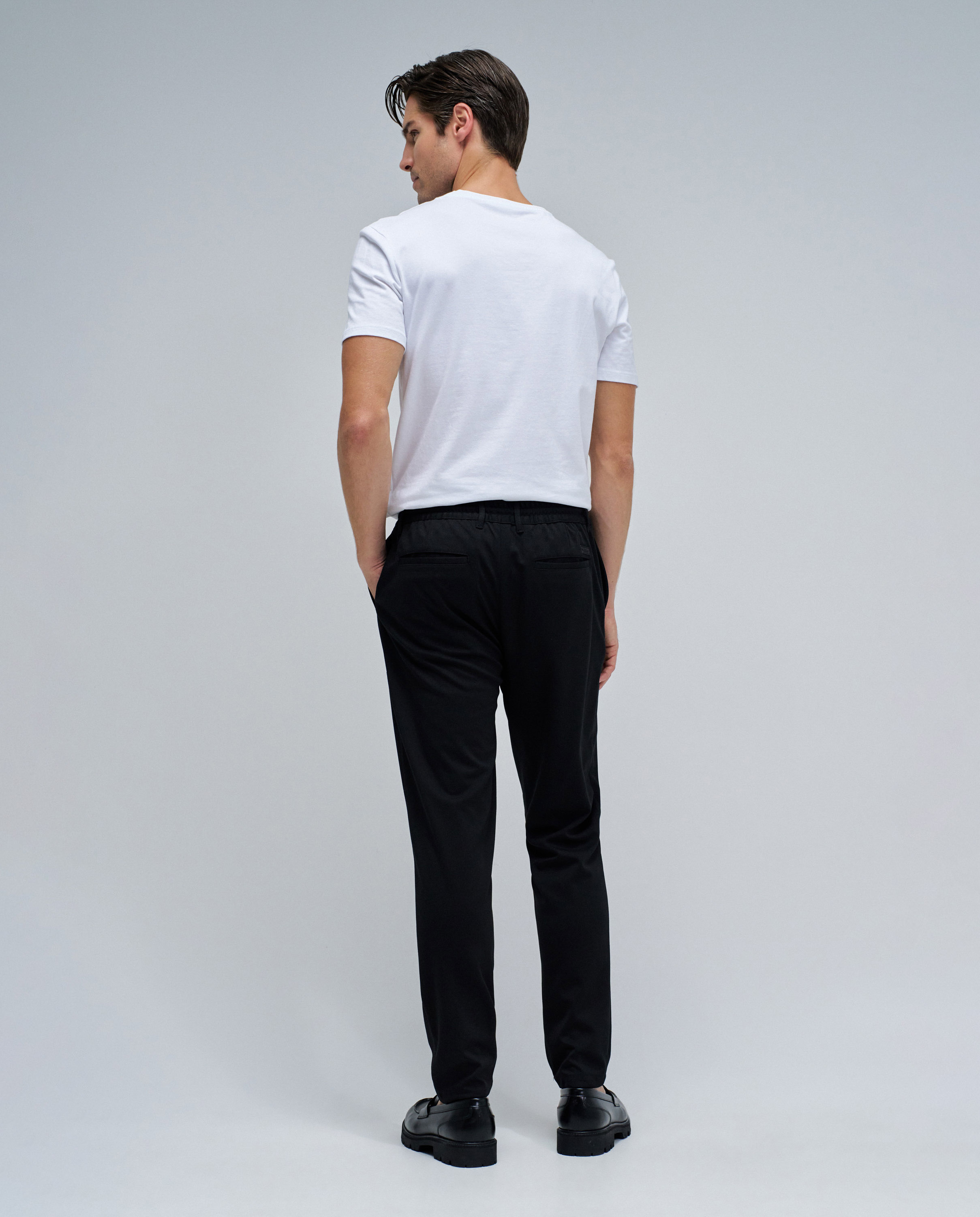 Calças Joggers Slim Fit em Tecido Preto-3