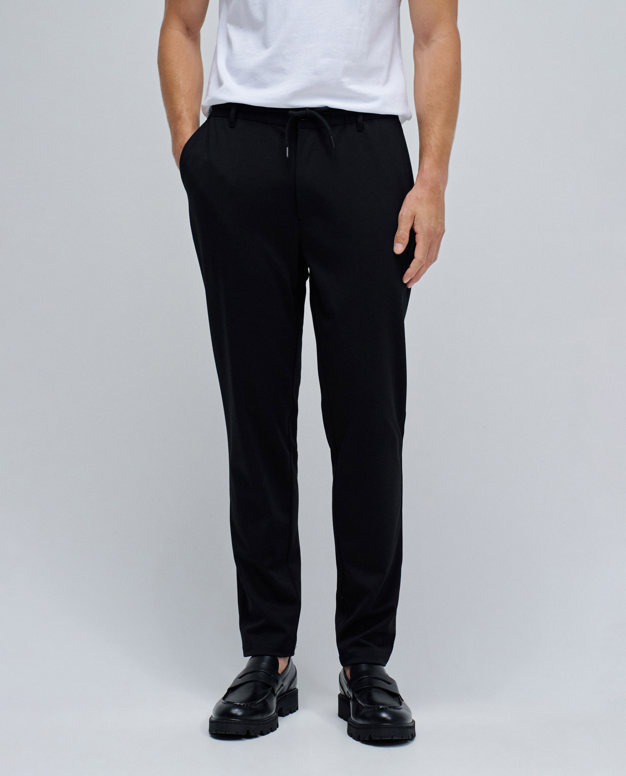Calças Joggers Slim Fit em Tecido Preto-5