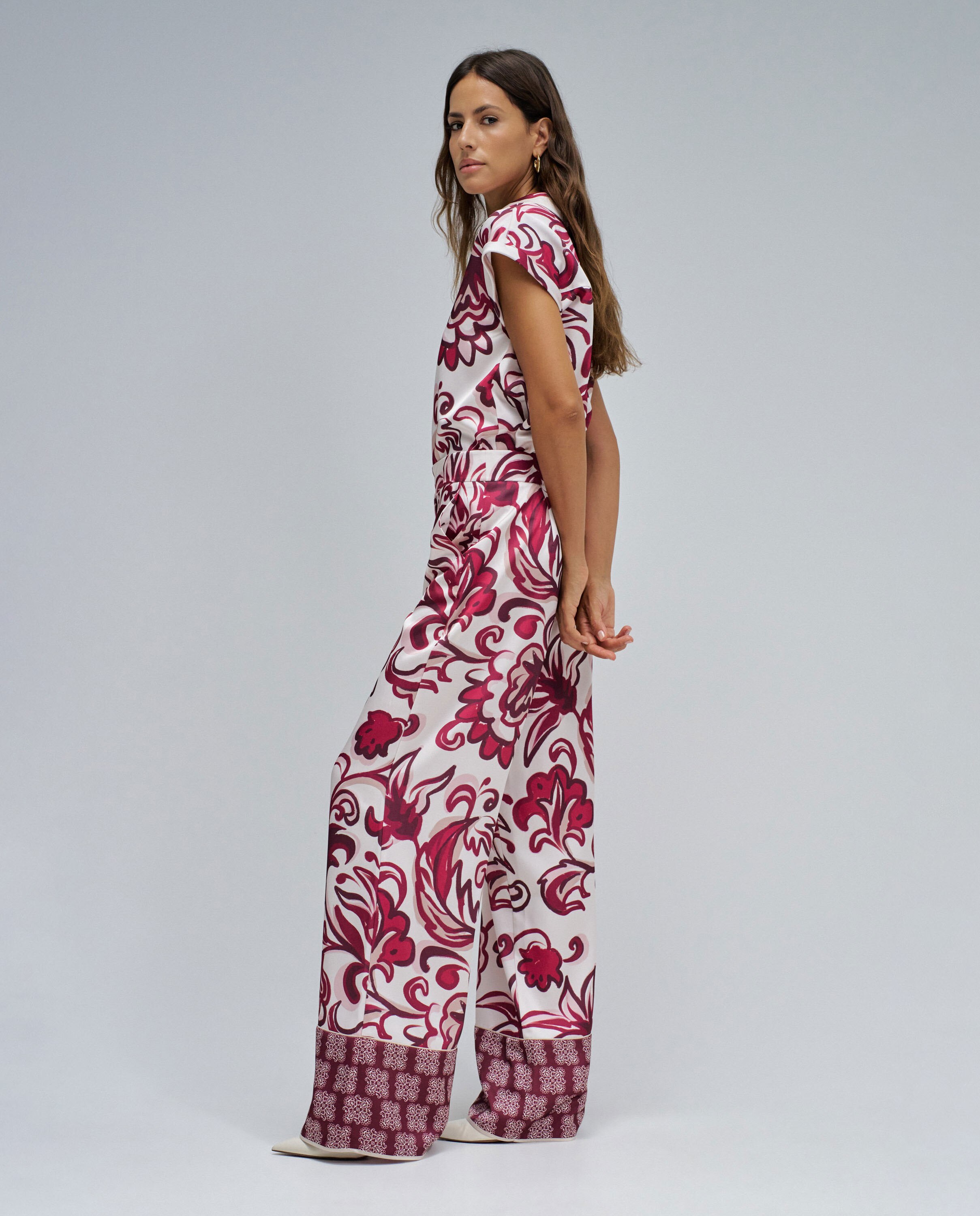 Calças Regular Fit com Estampado Floral Vermelho-2