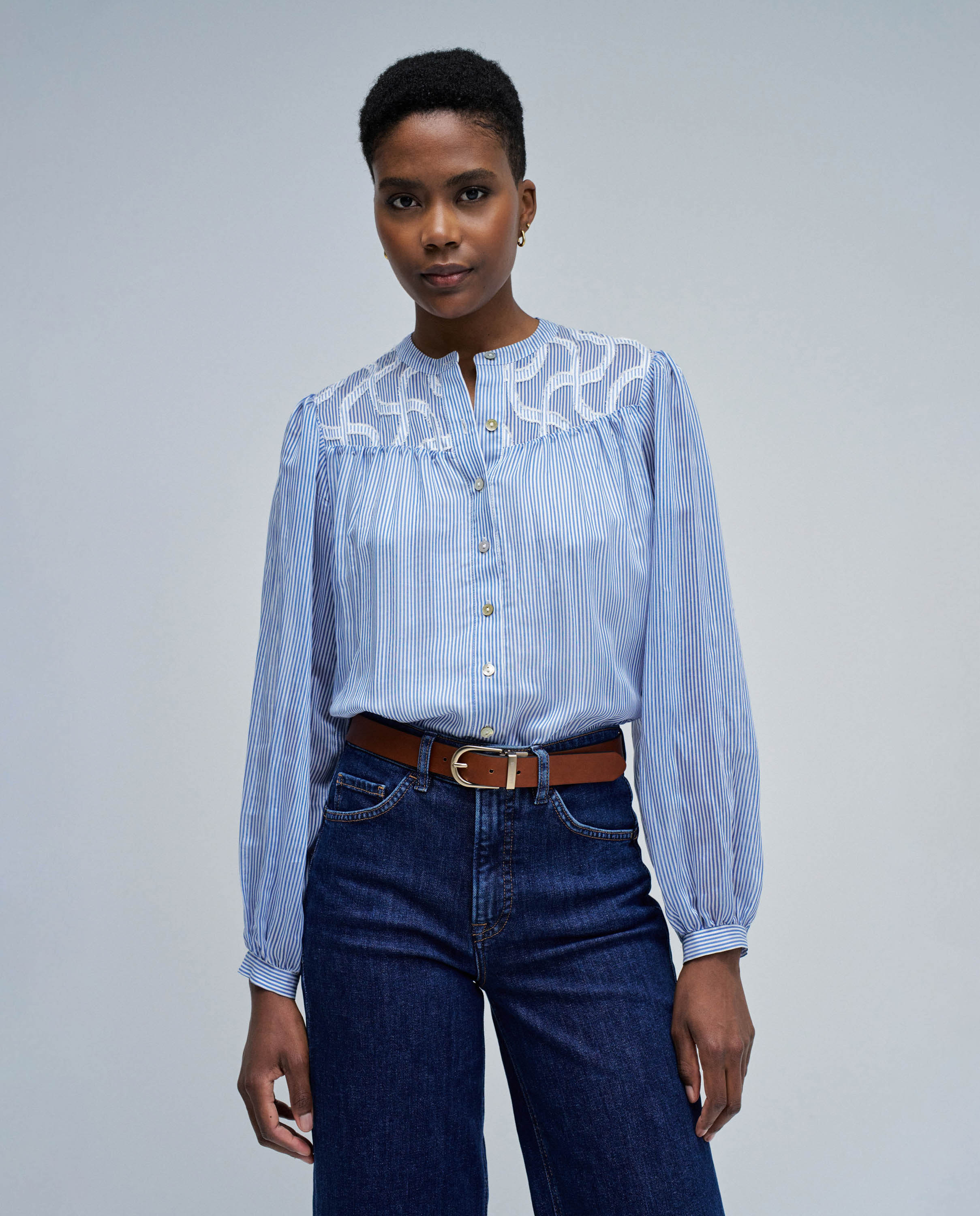 Camisa Às Riscas com Bordados Azul-1