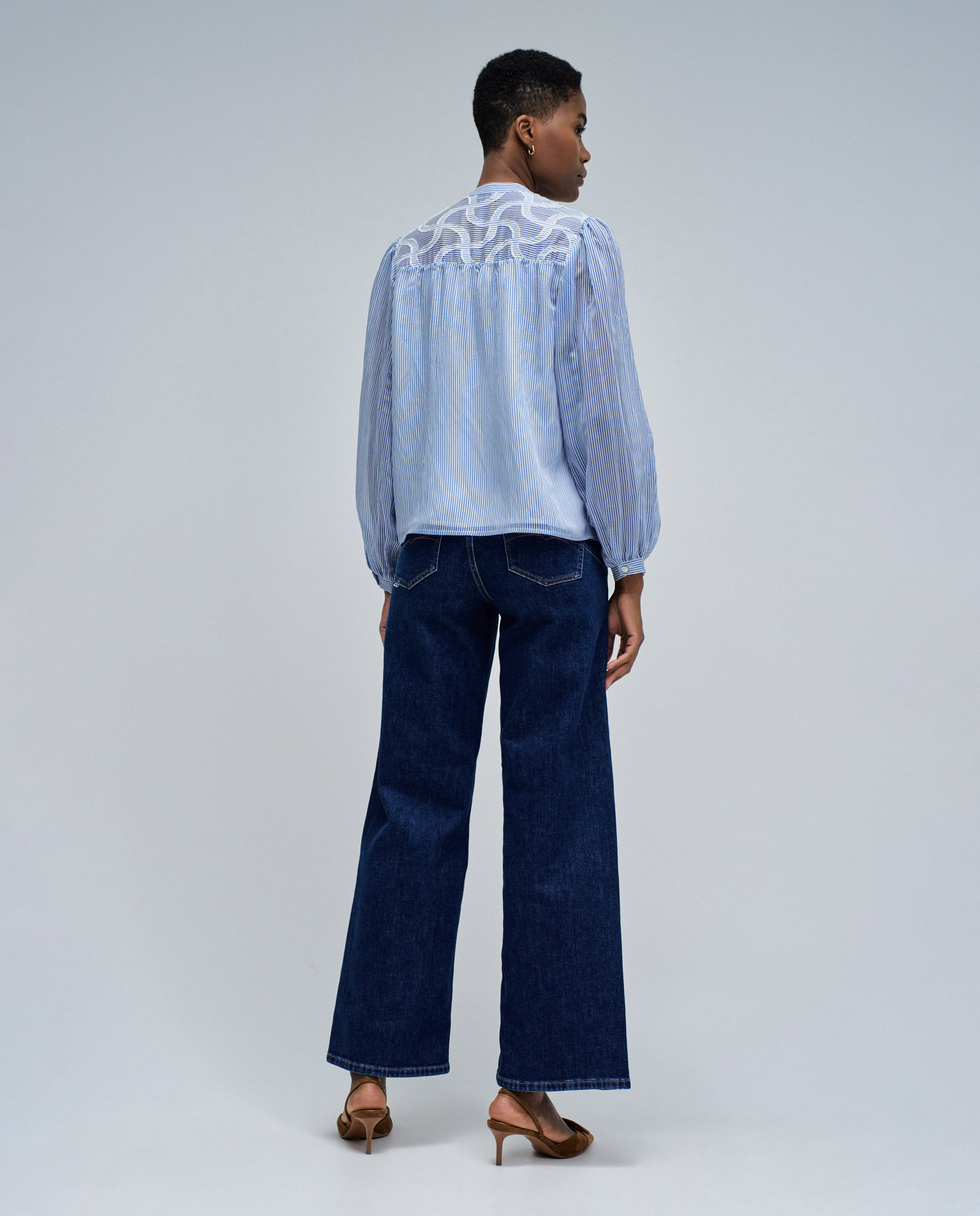 Camisa Às Riscas com Bordados Azul-3