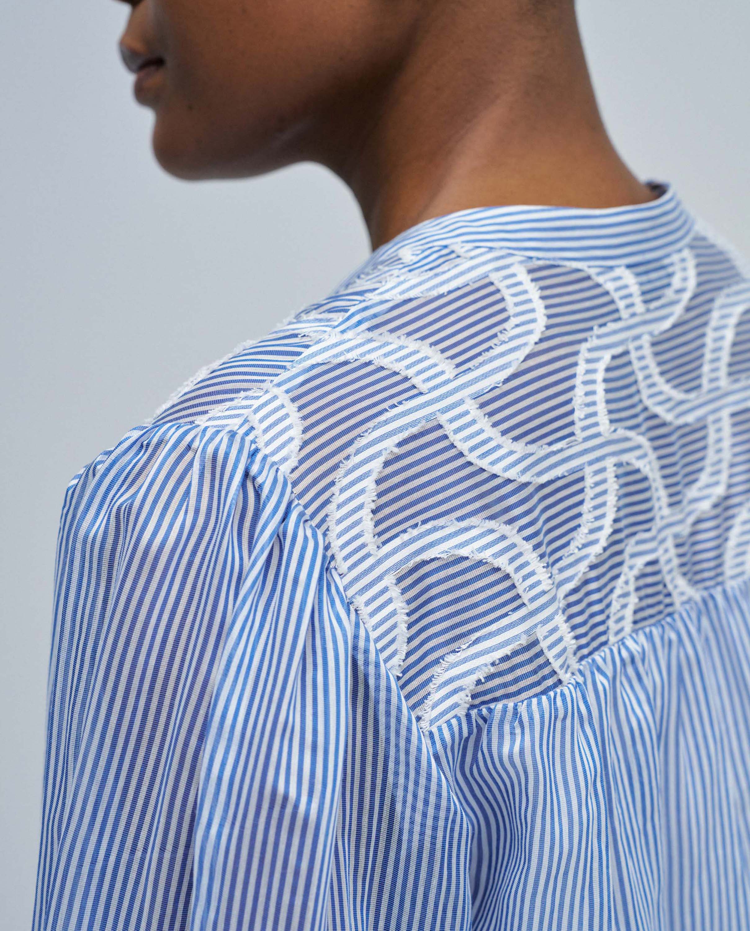 Camisa Às Riscas com Bordados Azul-4