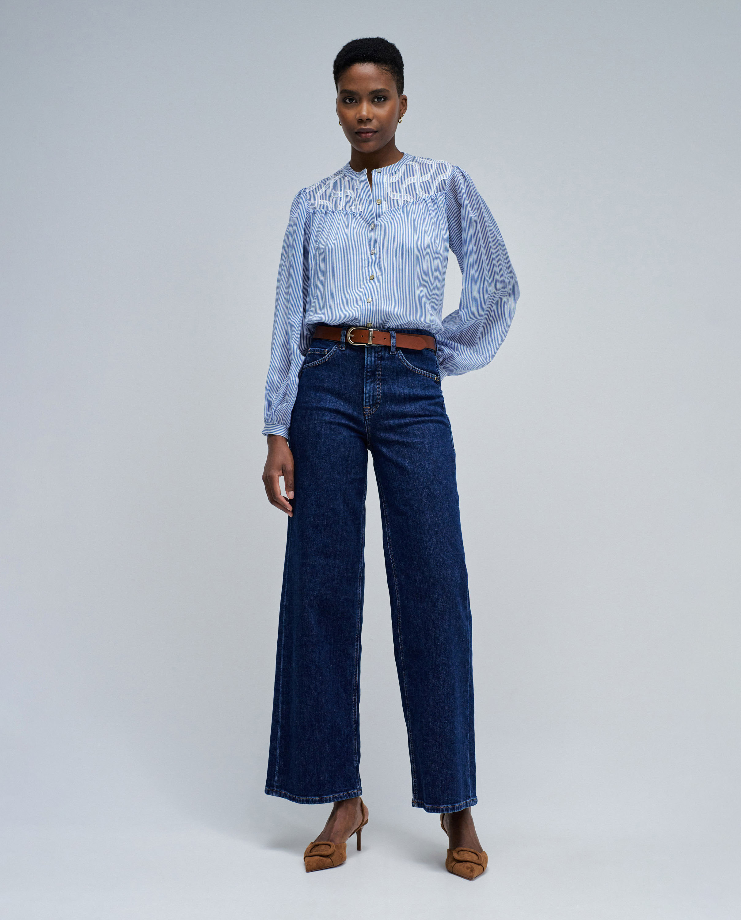 Camisa Às Riscas com Bordados Azul-5