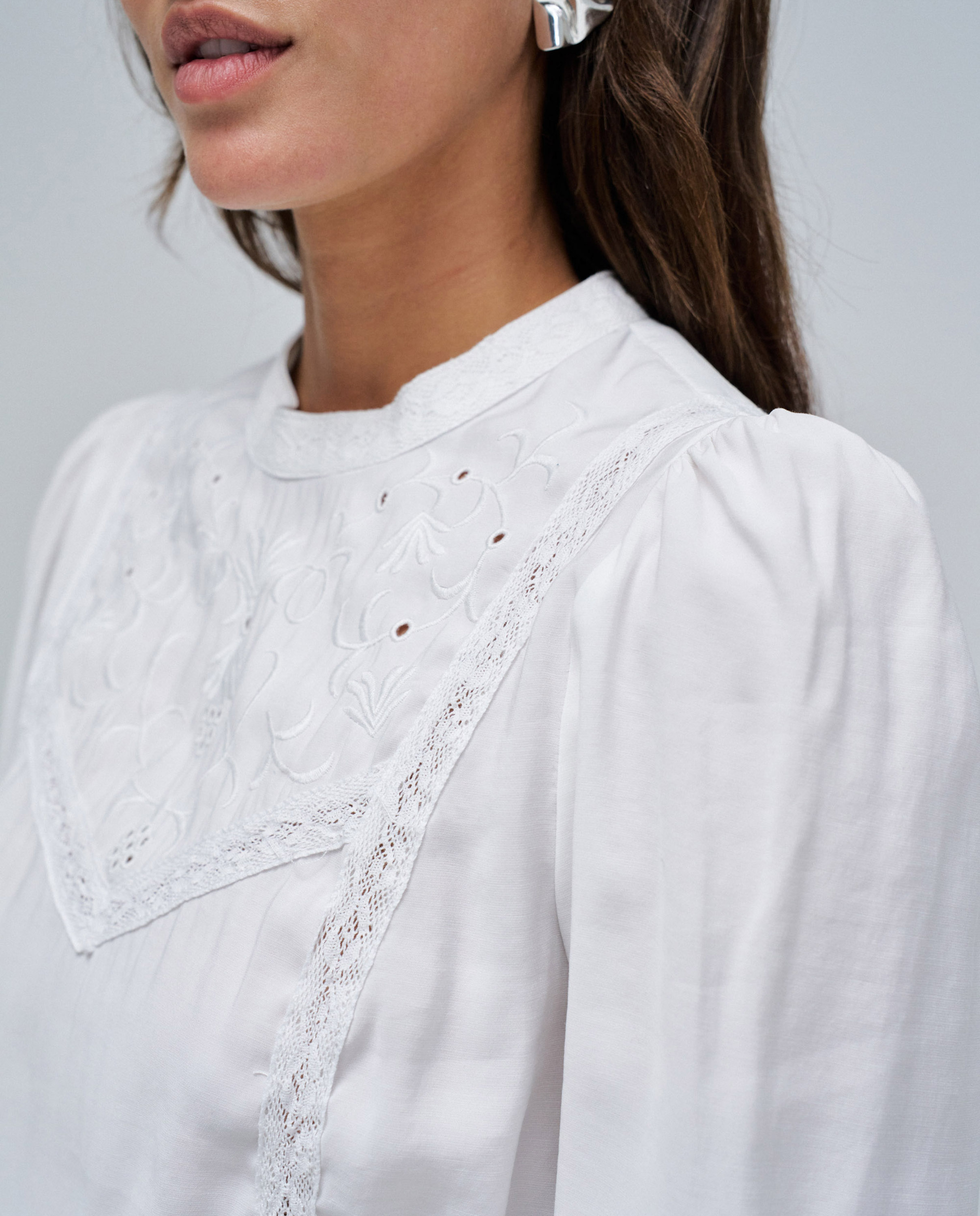 Camisa com Bordados Natural-4