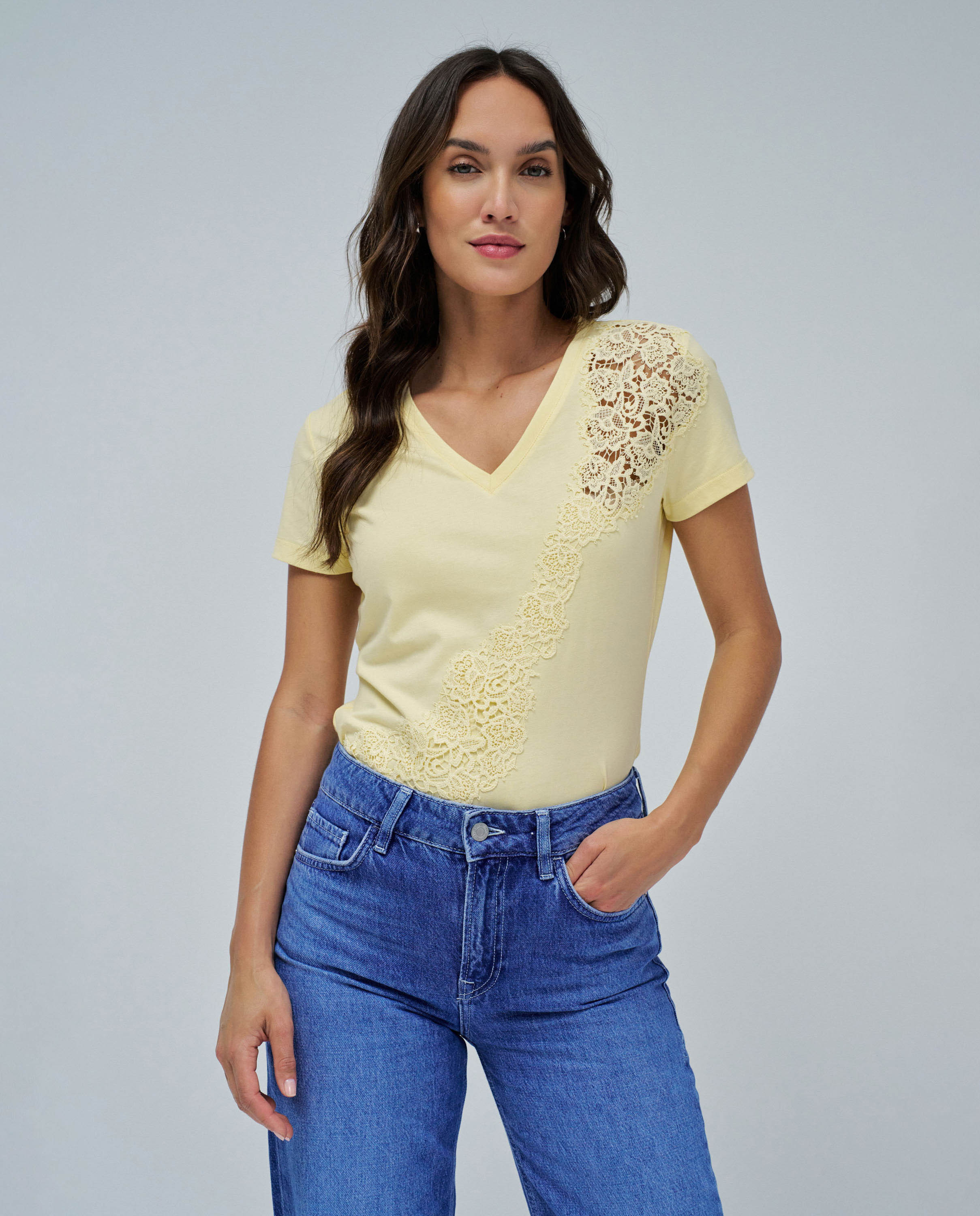 T-shirt com Renda Amarelo-1