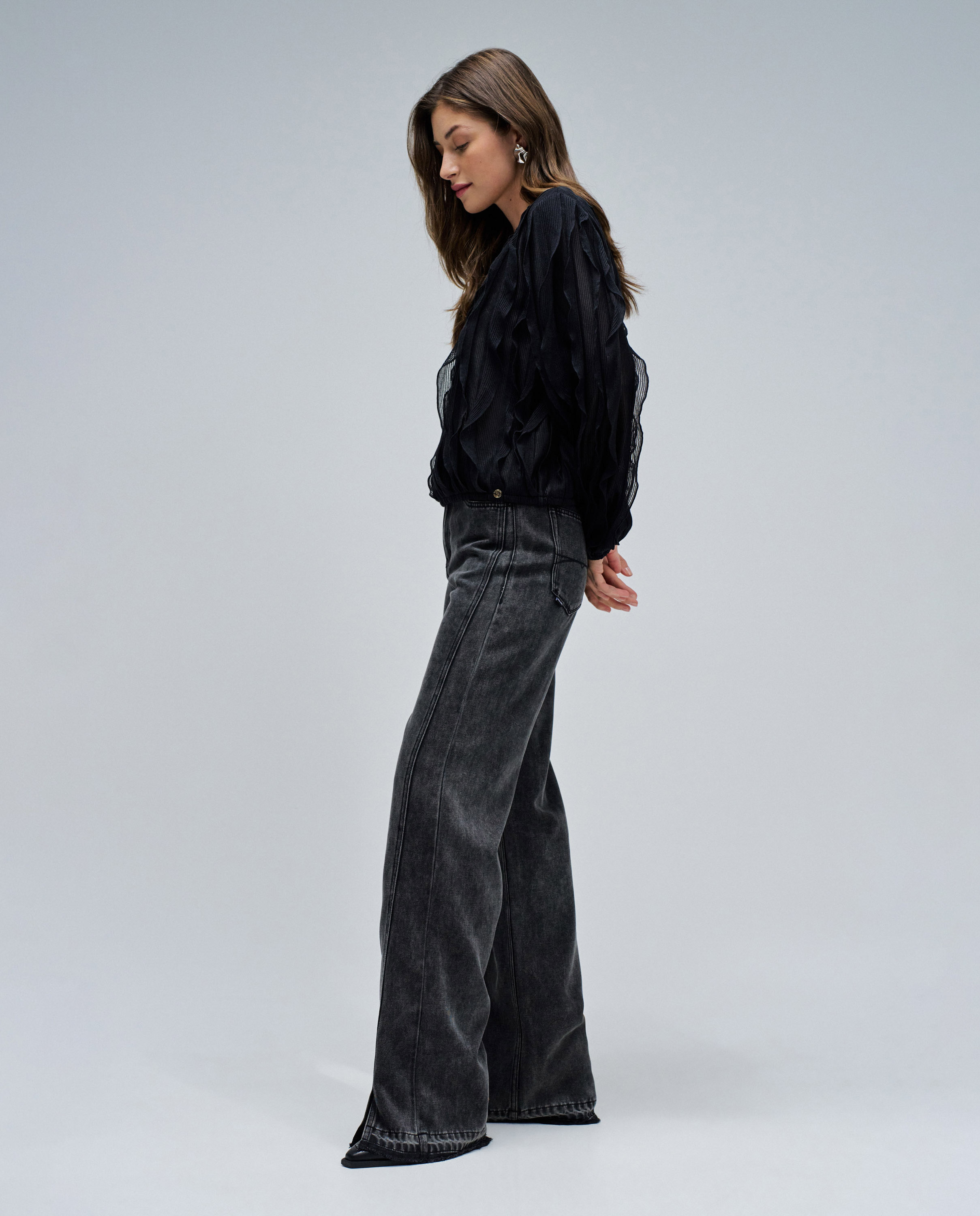 Blusa com Folhos Preto-2
