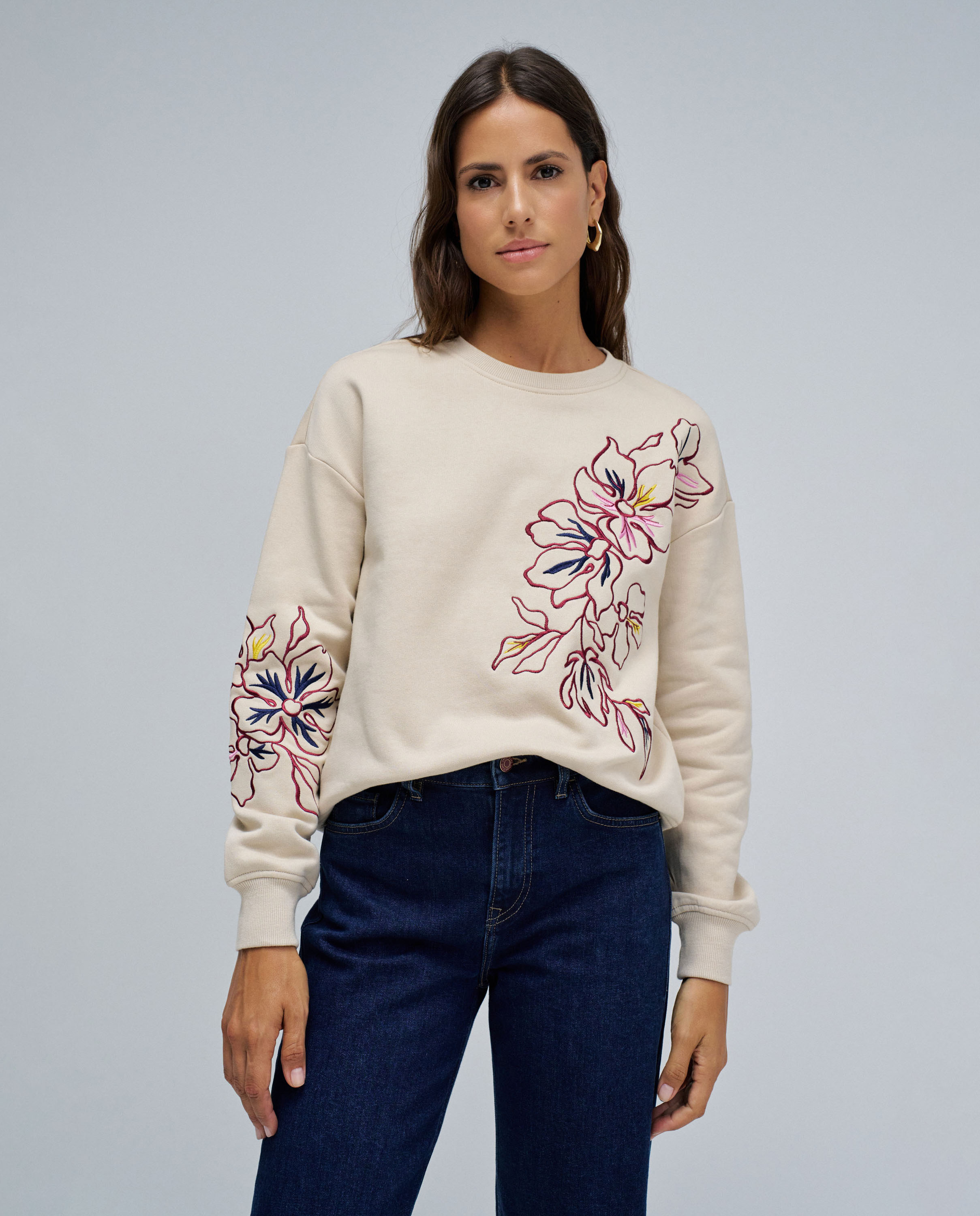 Sweatshirt com Bordado Floral Creme-1