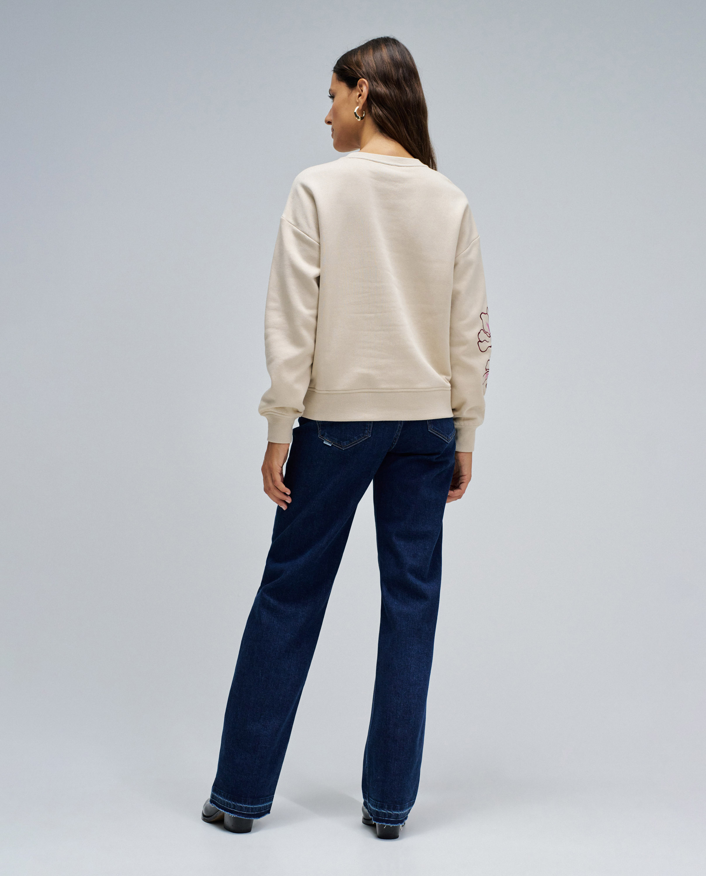 Sweatshirt com Bordado Floral Creme-3