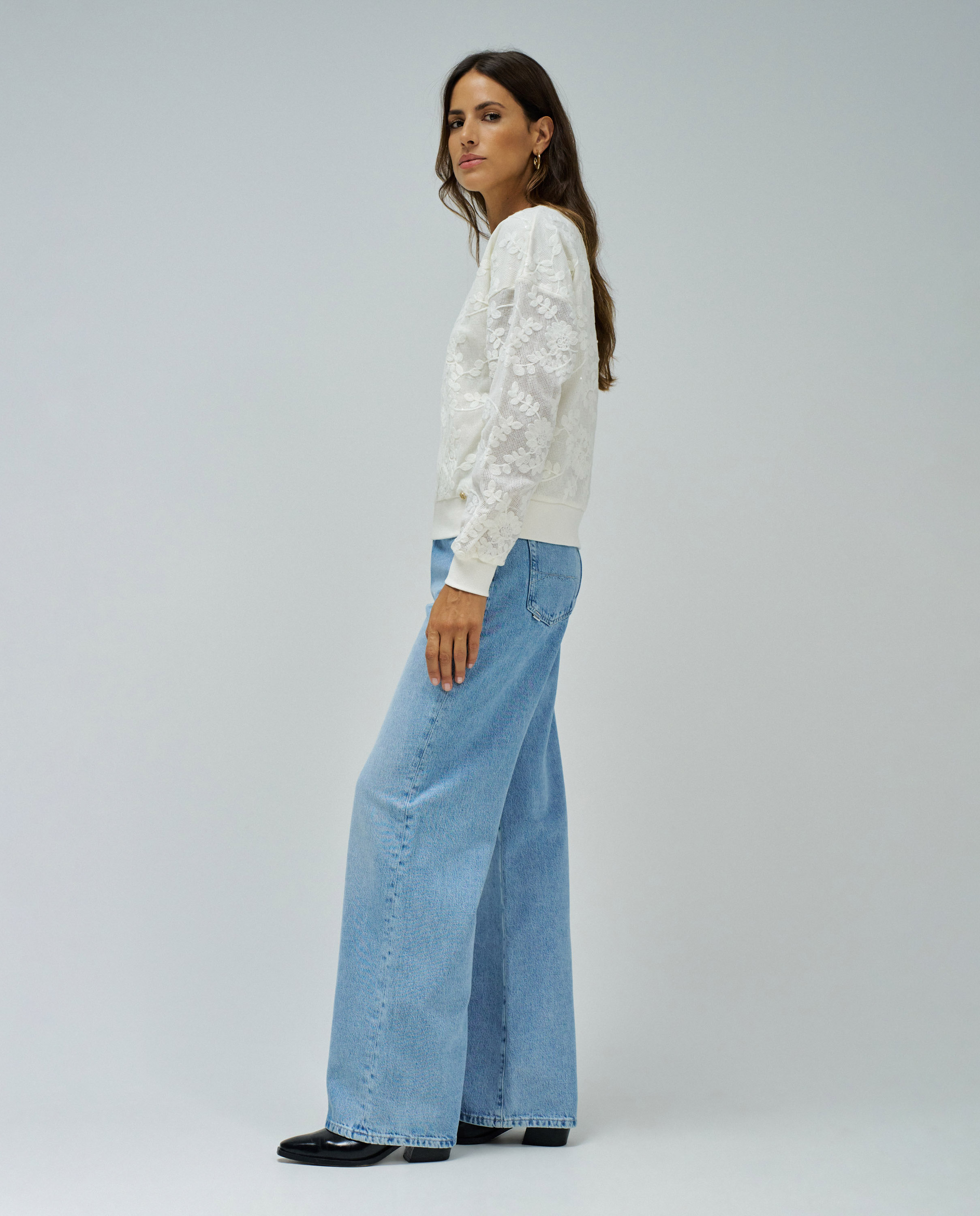Sweatshirt com Bordados Florais Cru-2
