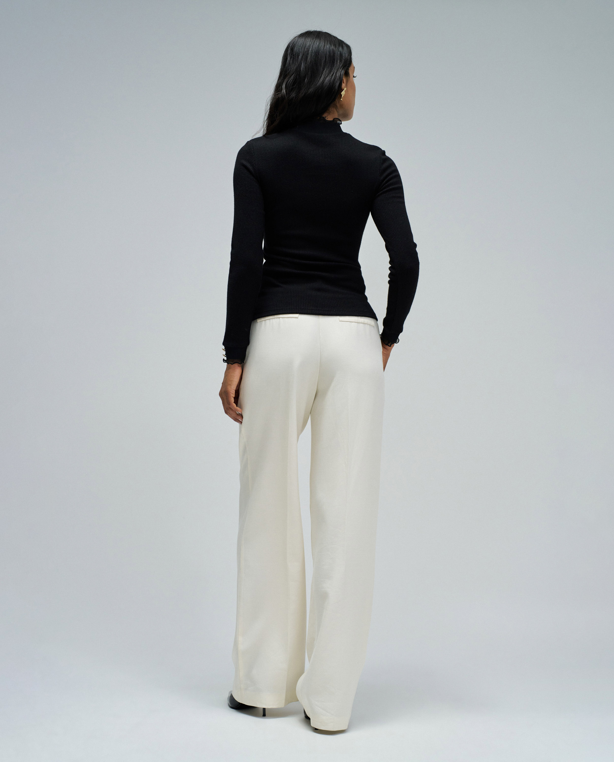 Camisola de Malha com Gola de Tule Preto-3