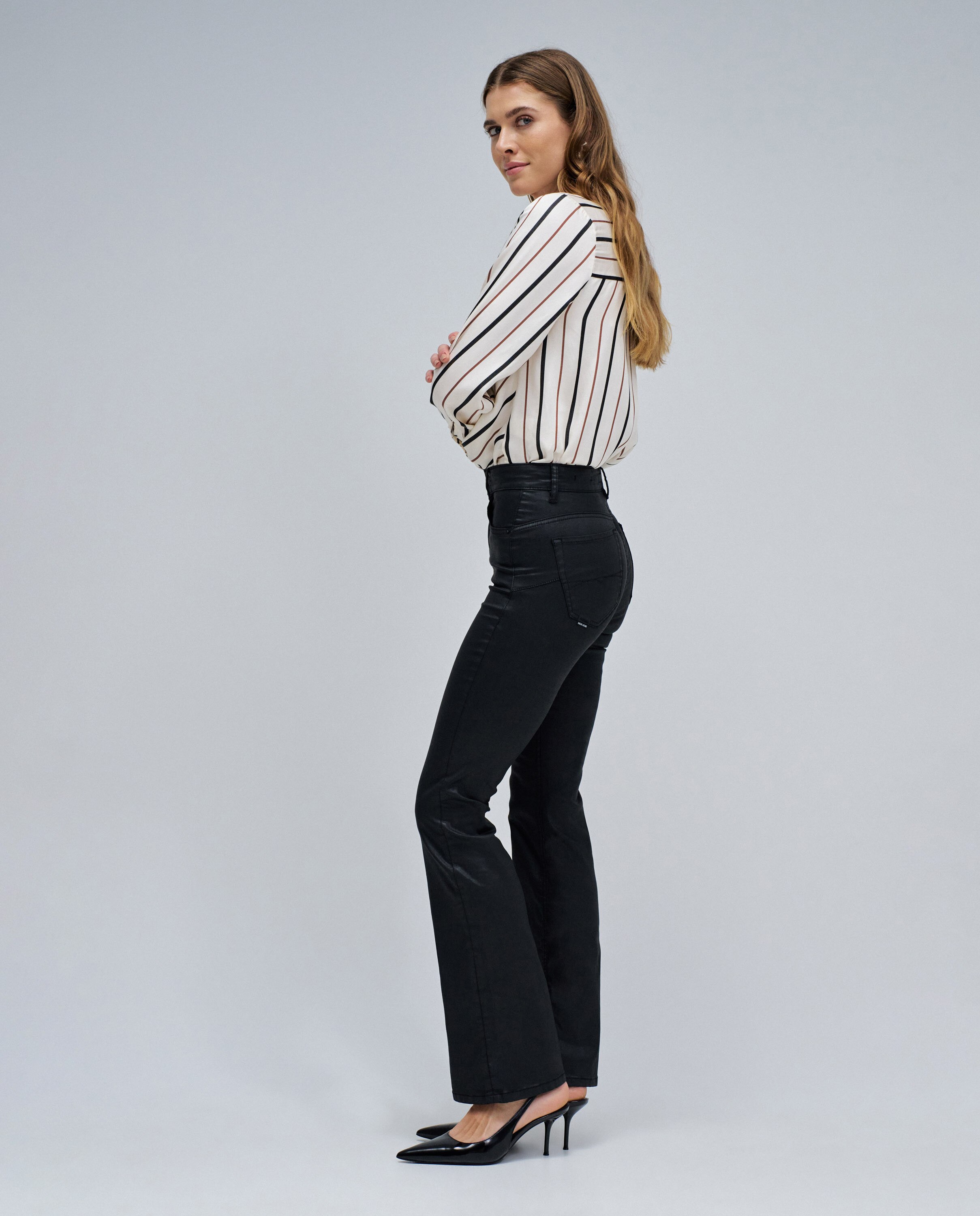 Jeans À Boca de Sino Faith Push In Bootcut Efeito Coating Preto-2