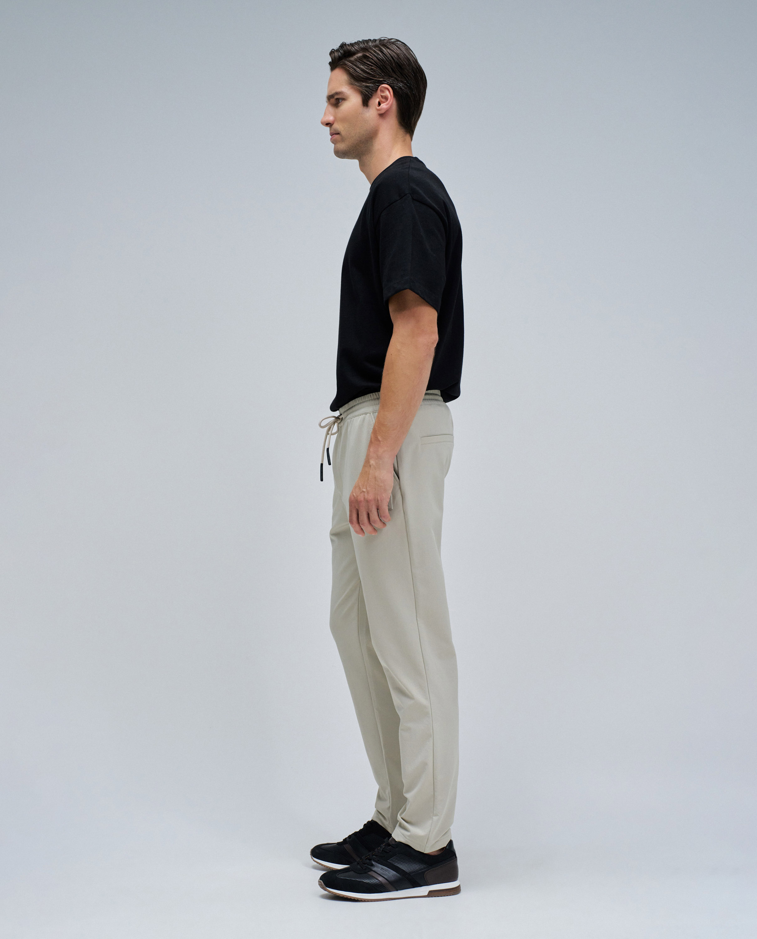 Calças Joggers Slim Fit em Tecido Natural-2