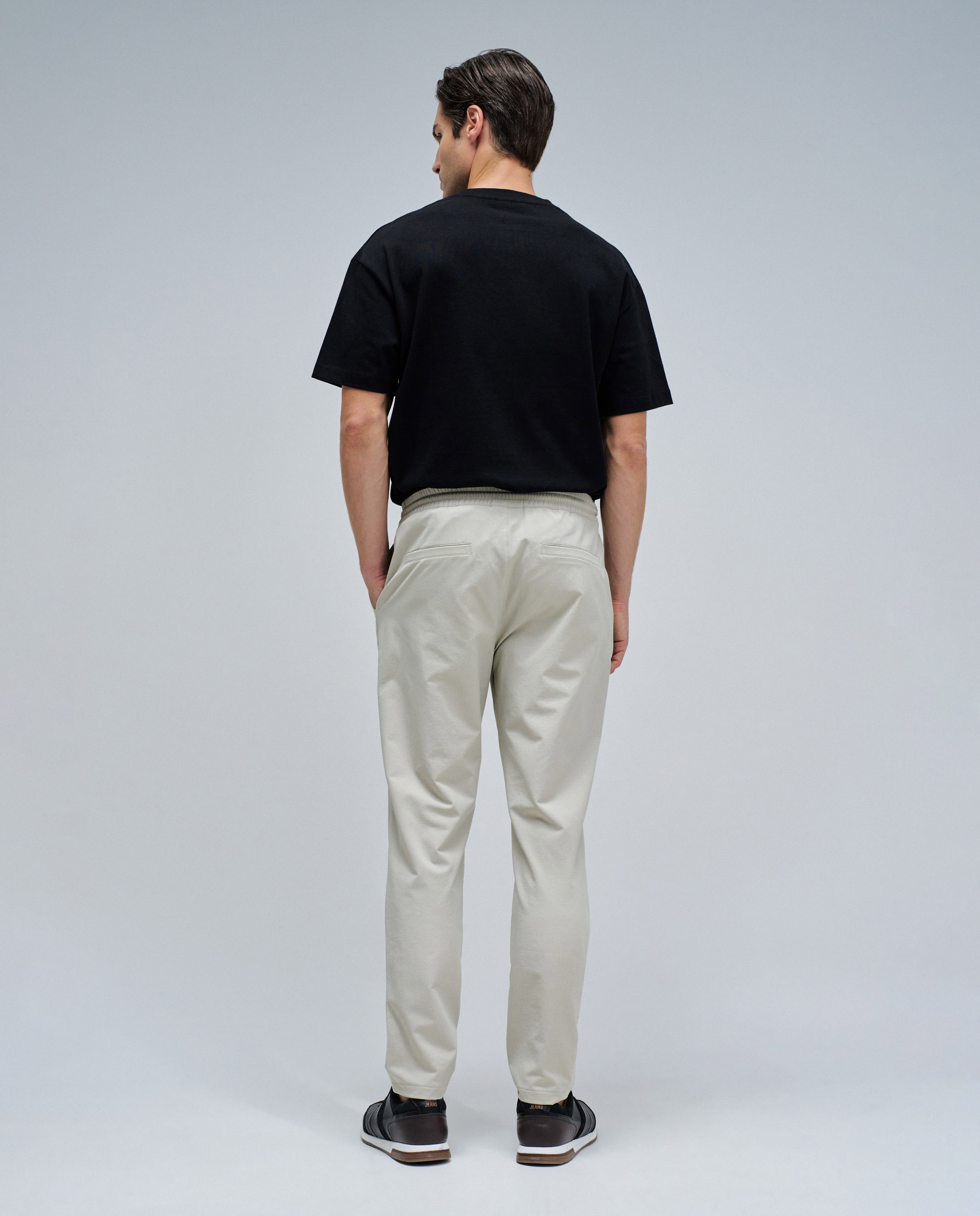 Calças Joggers Slim Fit em Tecido Natural-3