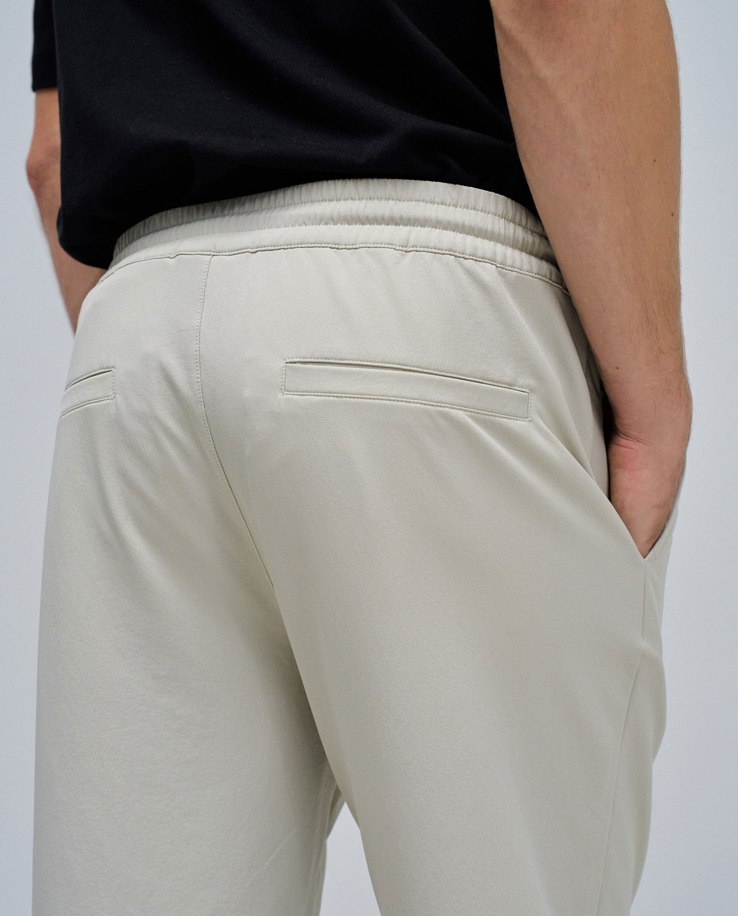 Calças Joggers Slim Fit em Tecido Natural-4