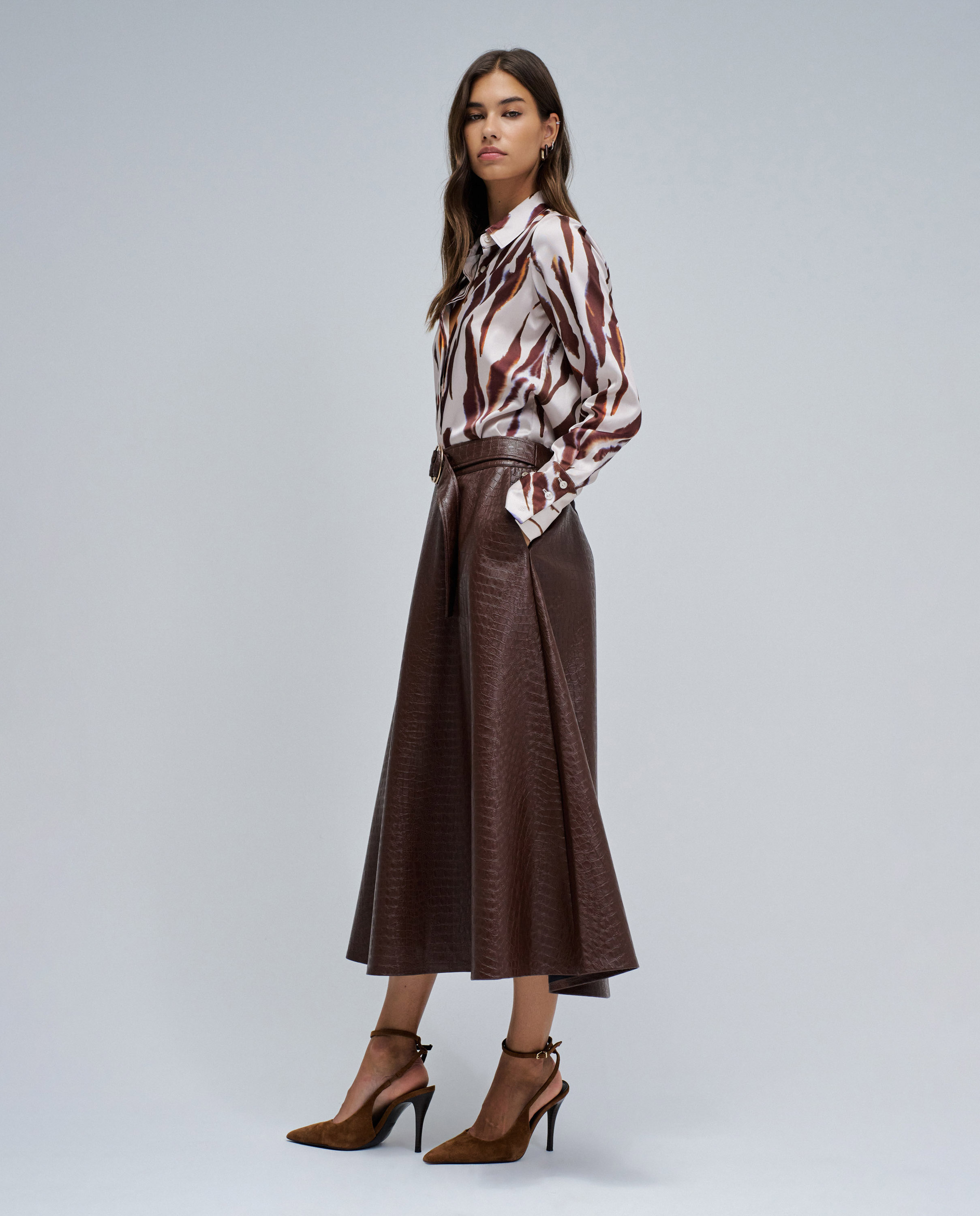 Saia Midi Efeito Pele com Cinto Castanho-2