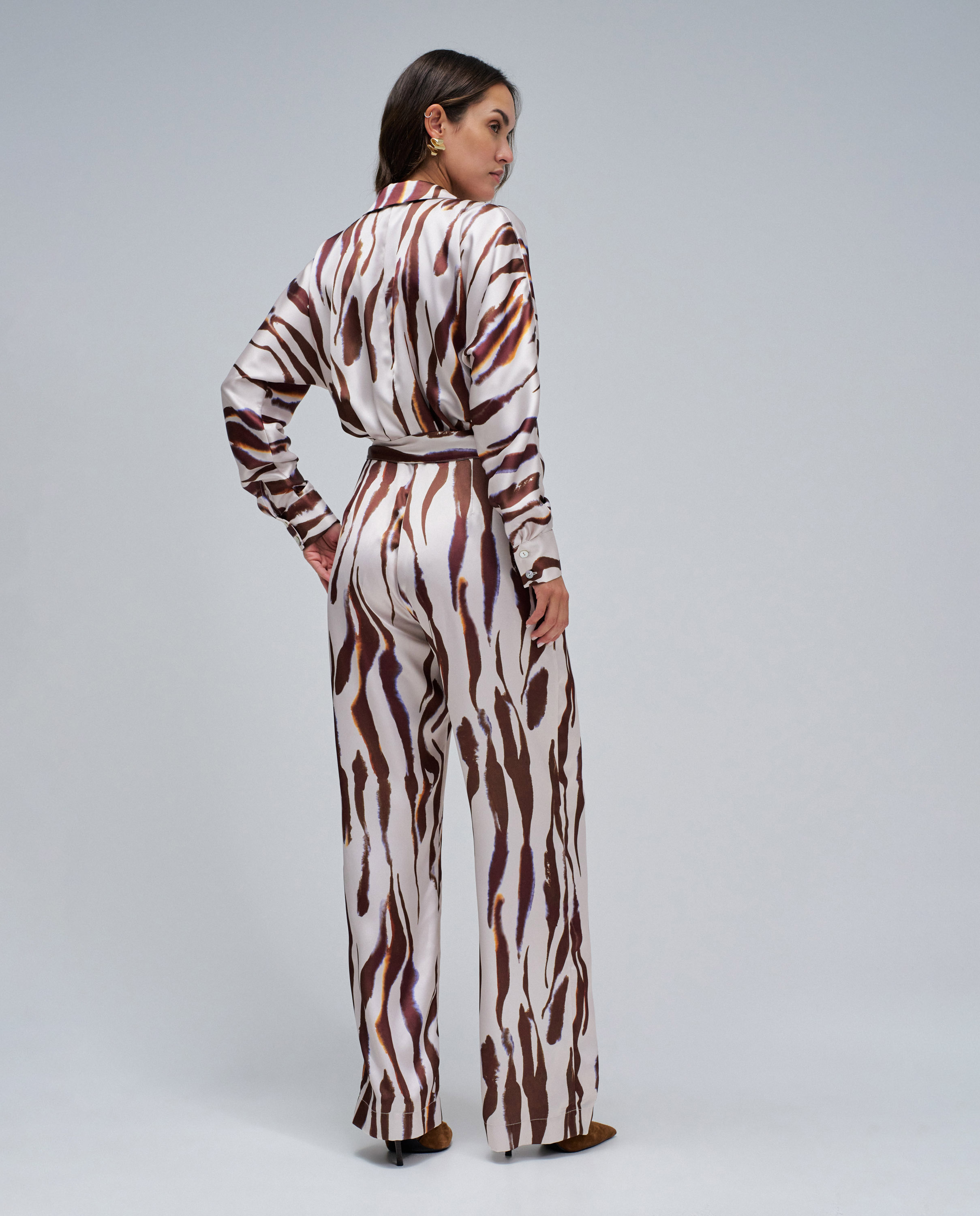 Macacão com Estampado Animal Castanho-3